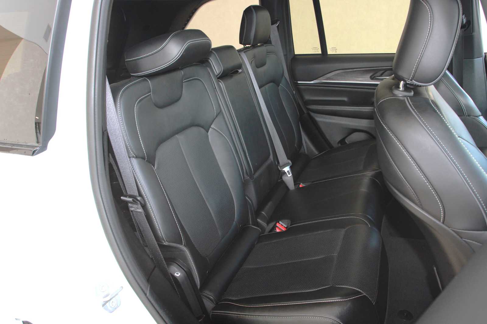 used 2023 Jeep Grand Cherokee car, priced at $36,897