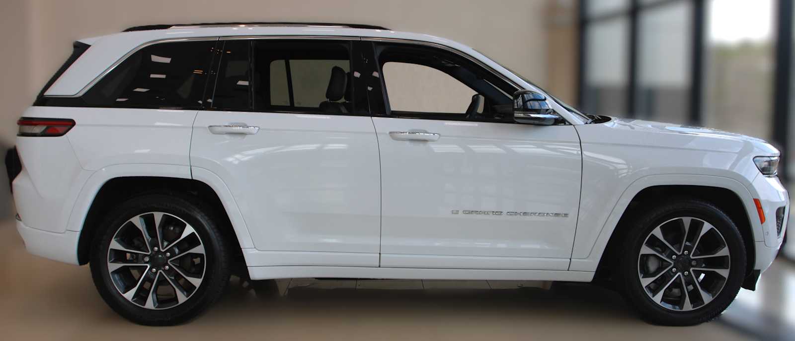 used 2023 Jeep Grand Cherokee car, priced at $36,897