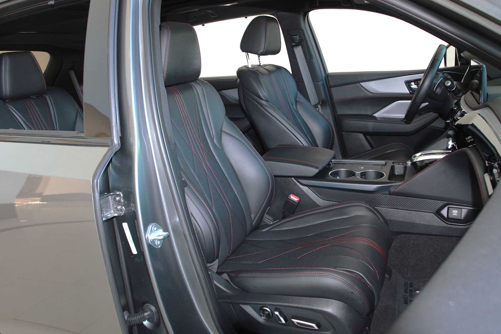 used 2025 Acura MDX car, priced at $57,497