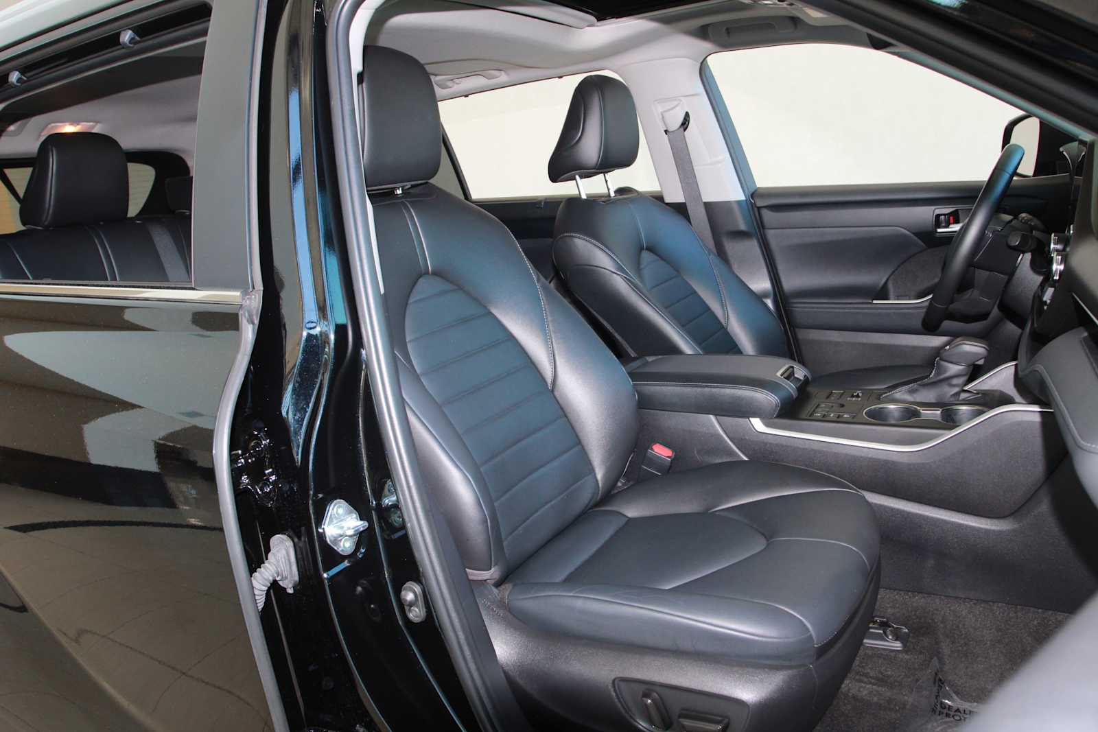 used 2023 Toyota Highlander car, priced at $40,097