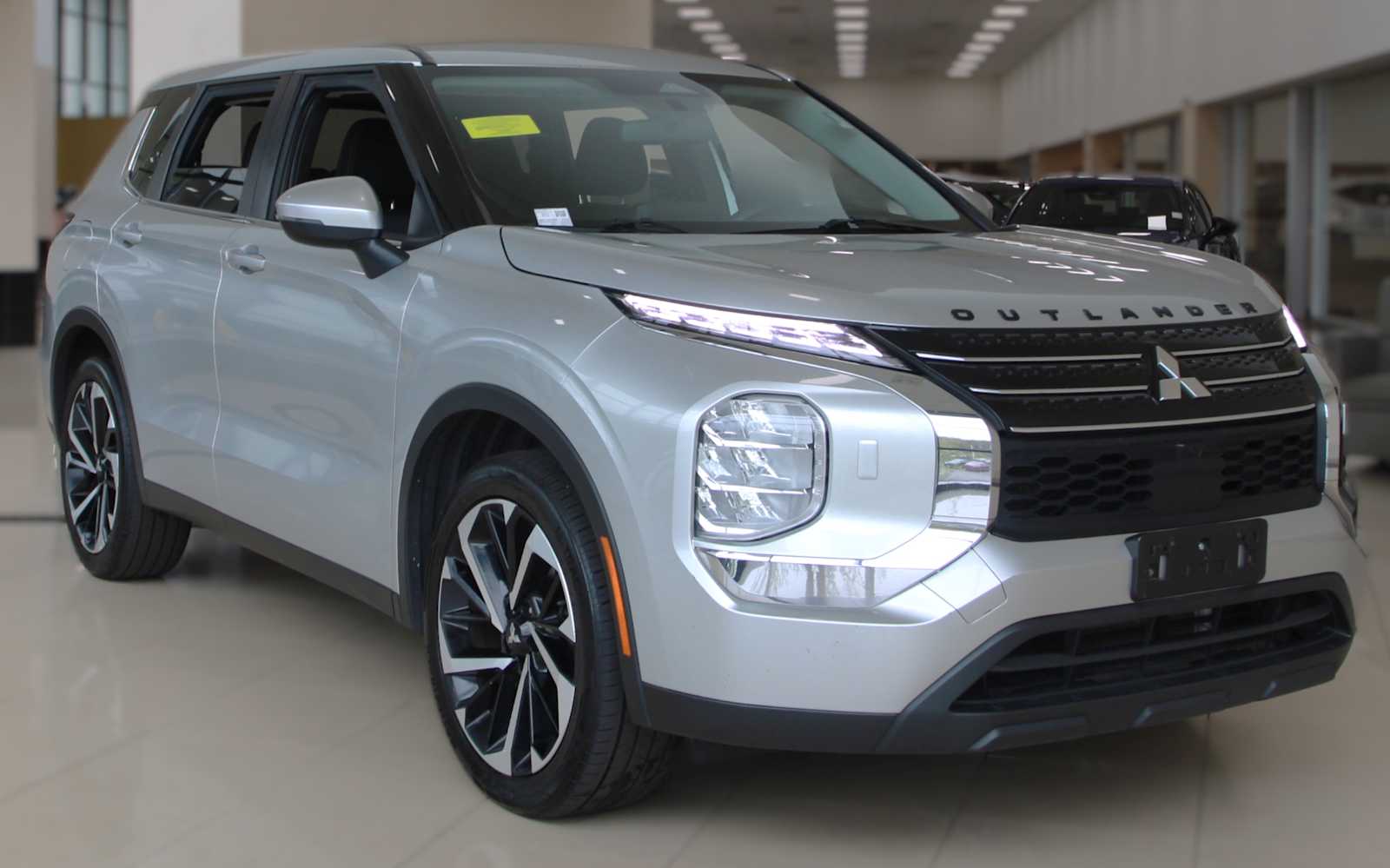 2022 Mitsubishi Outlander ES S-AWC's photo