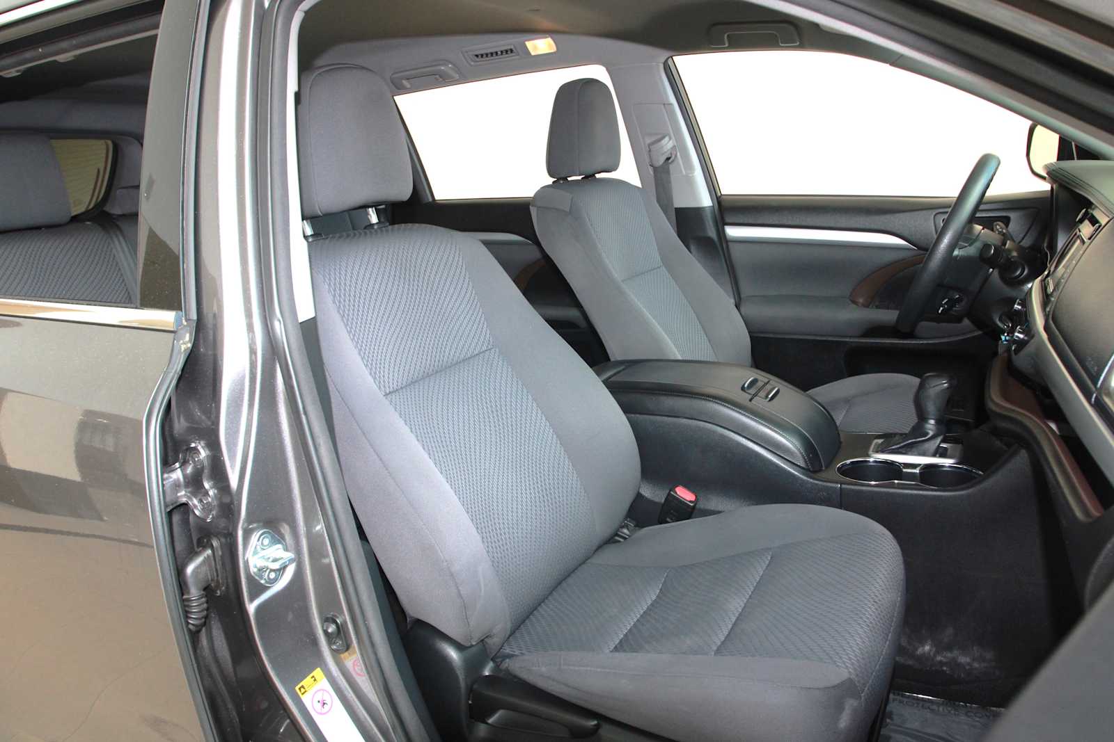 used 2015 Toyota Highlander car, priced at $18,497
