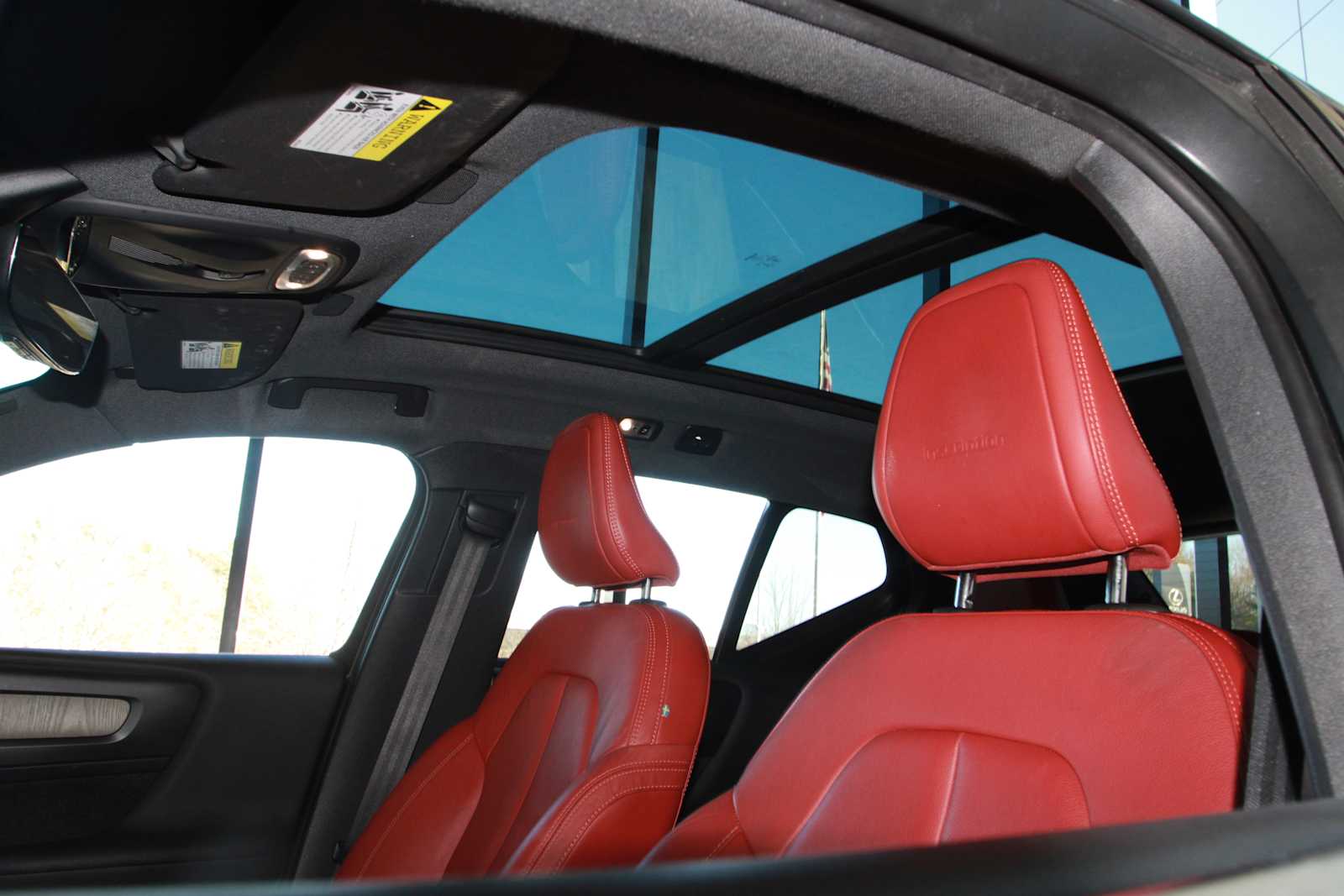 used 2019 Volvo XC40 car, priced at $17,697