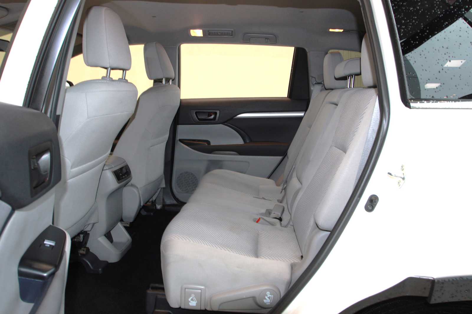 used 2019 Toyota Highlander car, priced at $28,497