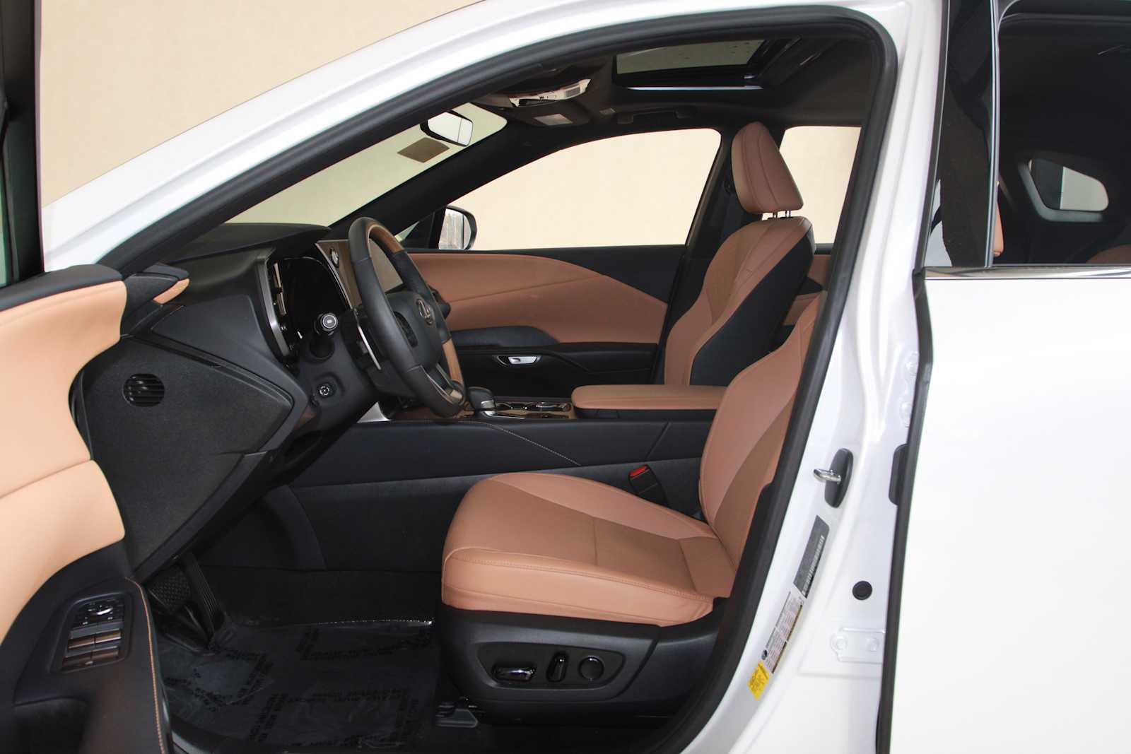 2025 Lexus RX 350 - Photo 21