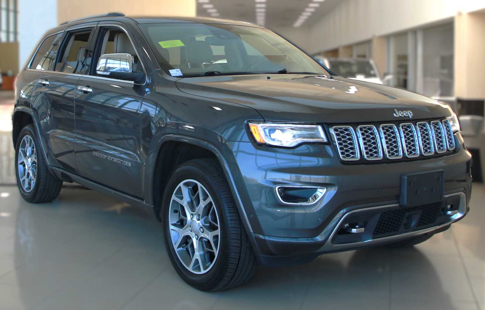 2021 Jeep Grand Cherokee Overland 4WD's photo
