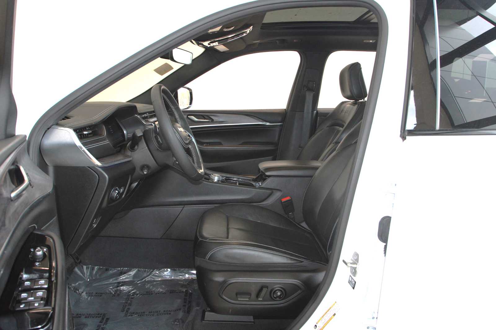 used 2023 Jeep Grand Cherokee car, priced at $36,897