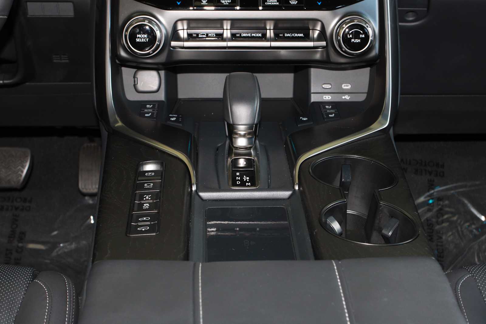 2025 Lexus LX Luxury - Photo 31