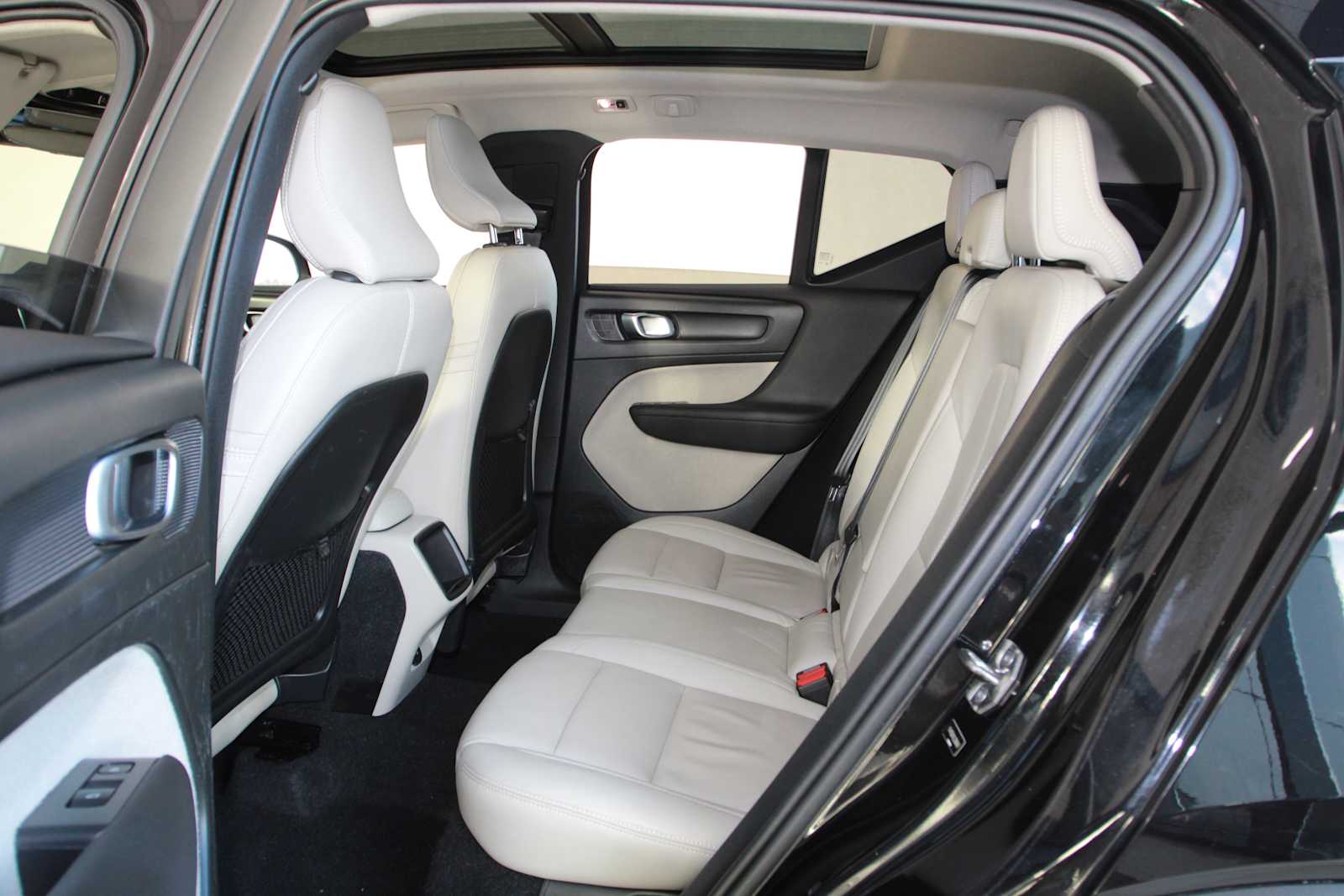 used 2020 Volvo XC40 car, priced at $17,497