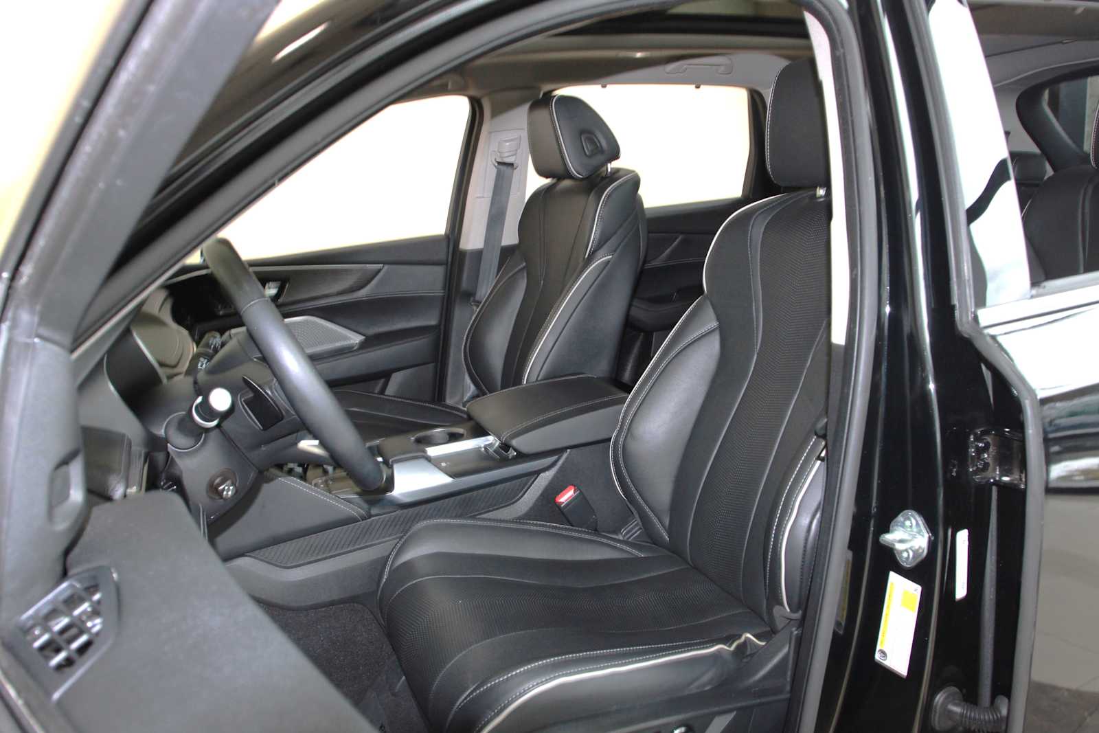 used 2023 Acura MDX car, priced at $41,497