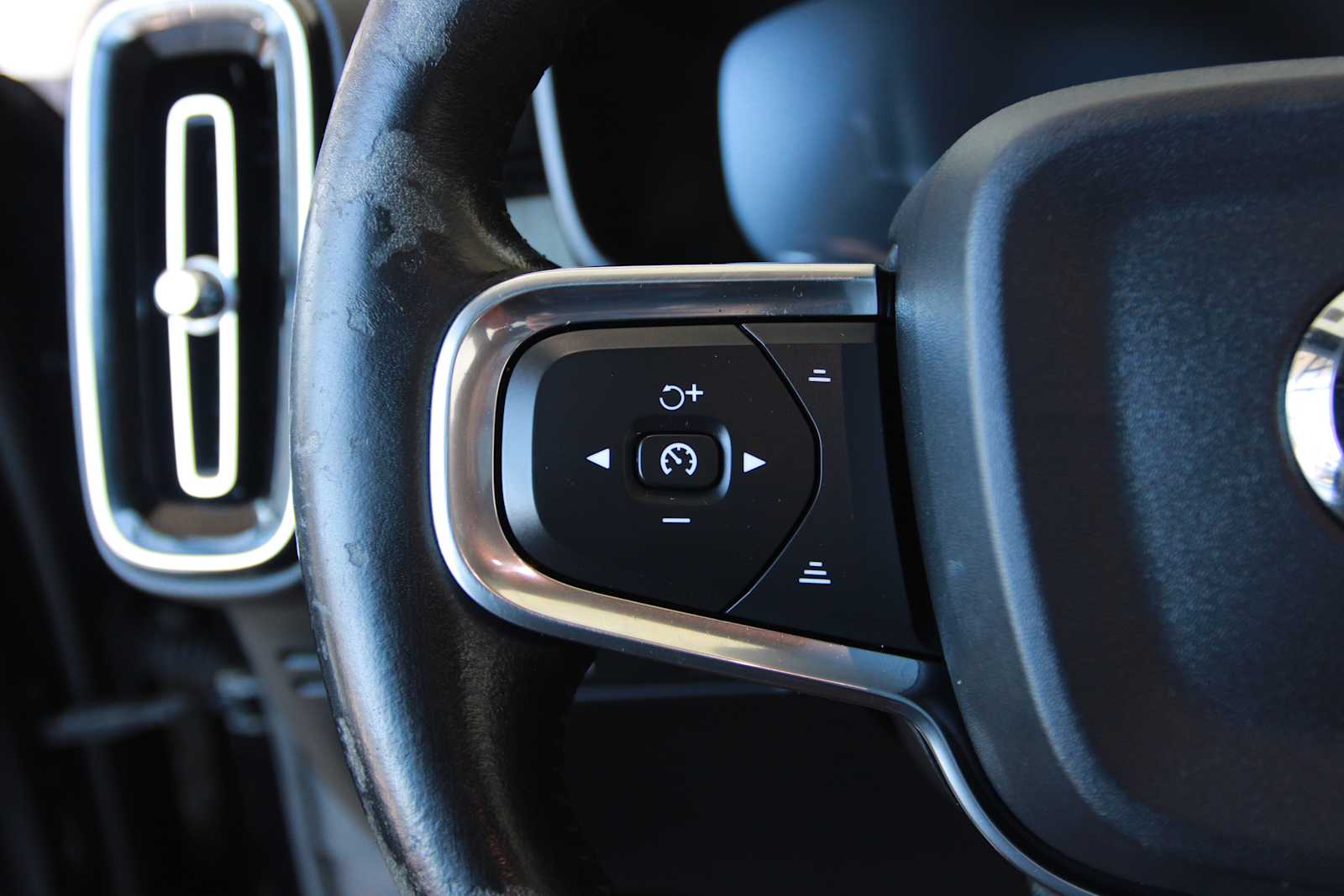 used 2019 Volvo XC40 car, priced at $17,697