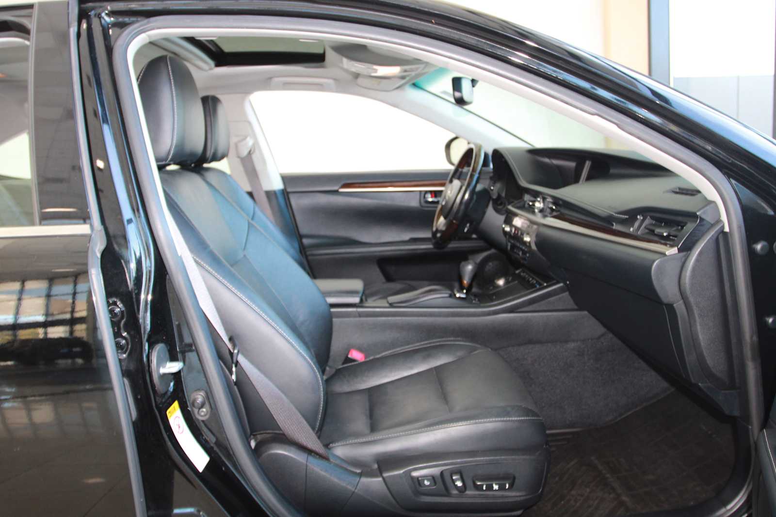 used 2015 Lexus ES 350 car, priced at $17,497