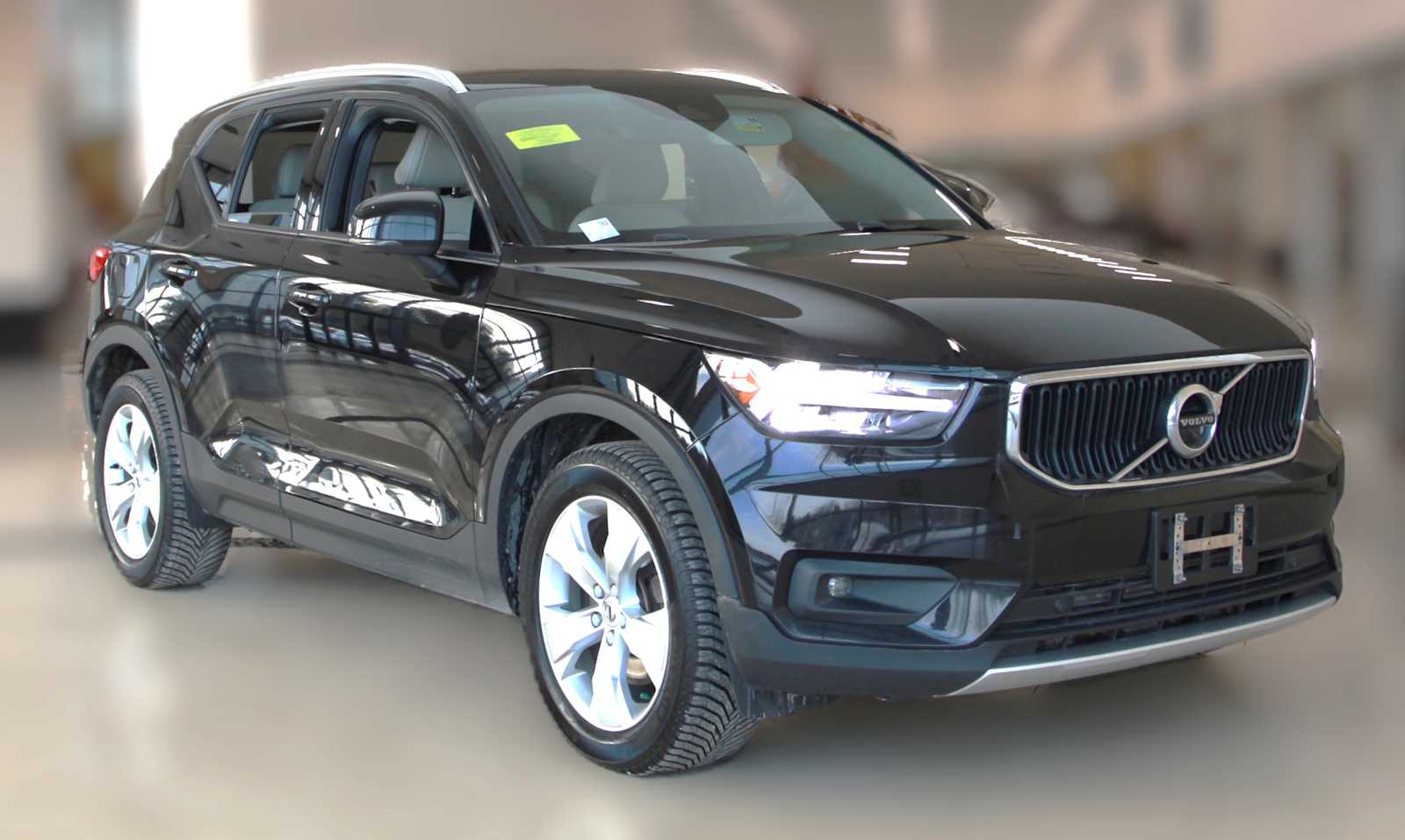 2020 Volvo XC40 Momentum's photo