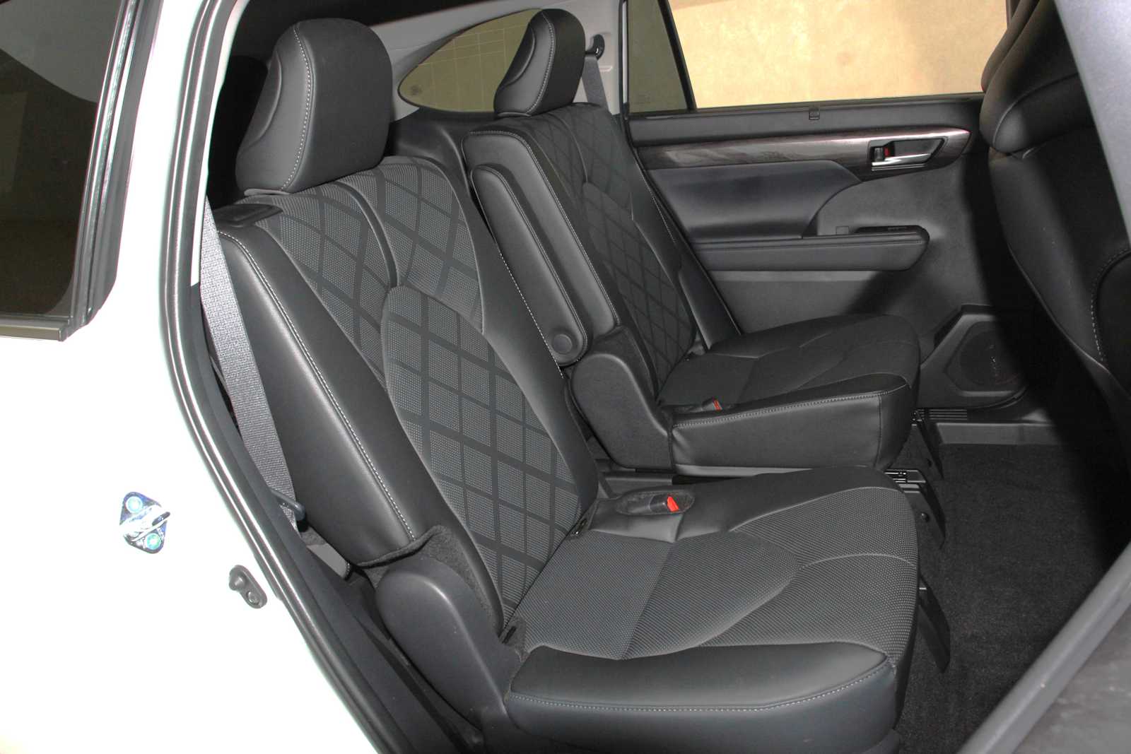 used 2025 Toyota Highlander car, priced at $50,497