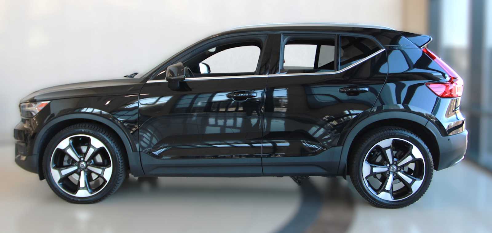 used 2019 Volvo XC40 car, priced at $17,697