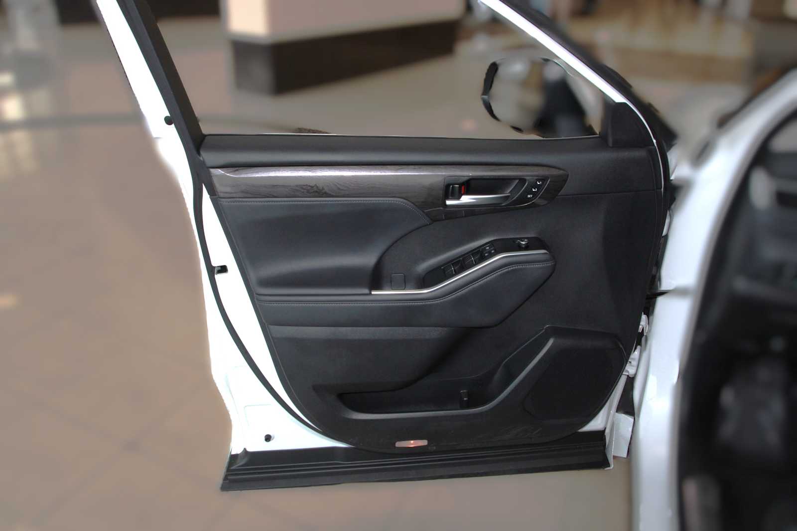 used 2025 Toyota Highlander car, priced at $50,497