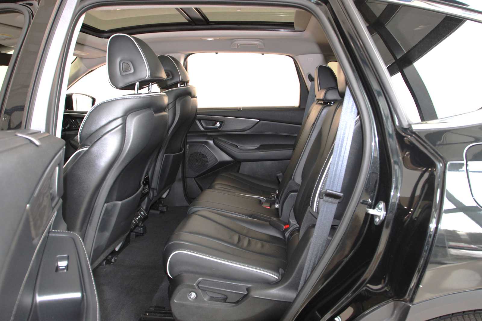 used 2023 Acura MDX car, priced at $41,497