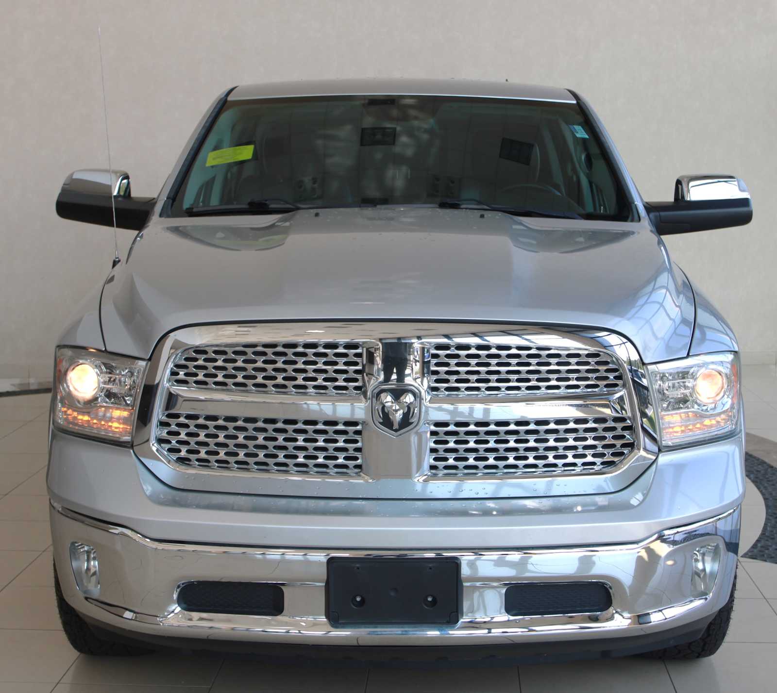 2016 Ram 1500 Laramie photo 2