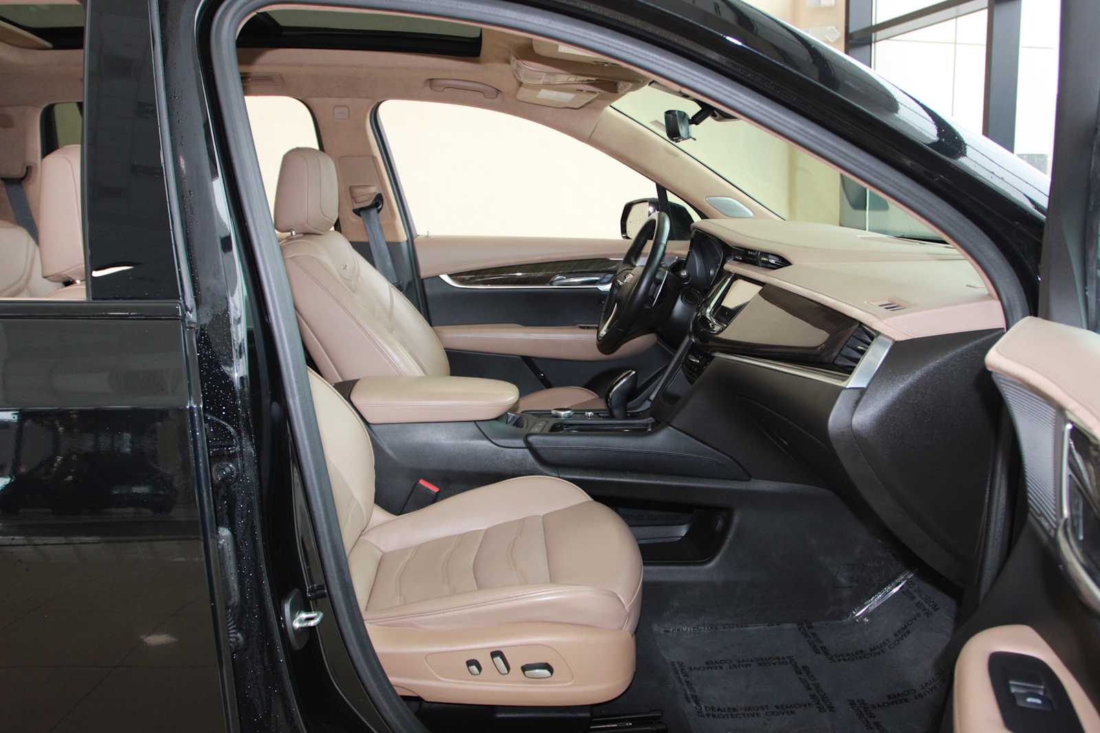 used 2023 Cadillac XT6 car, priced at $39,197