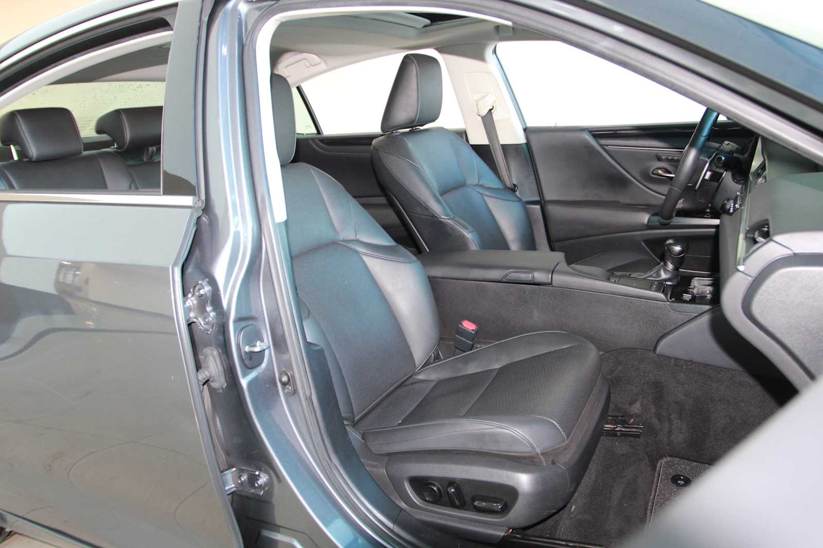 used 2020 Lexus ES 350 car, priced at $33,097