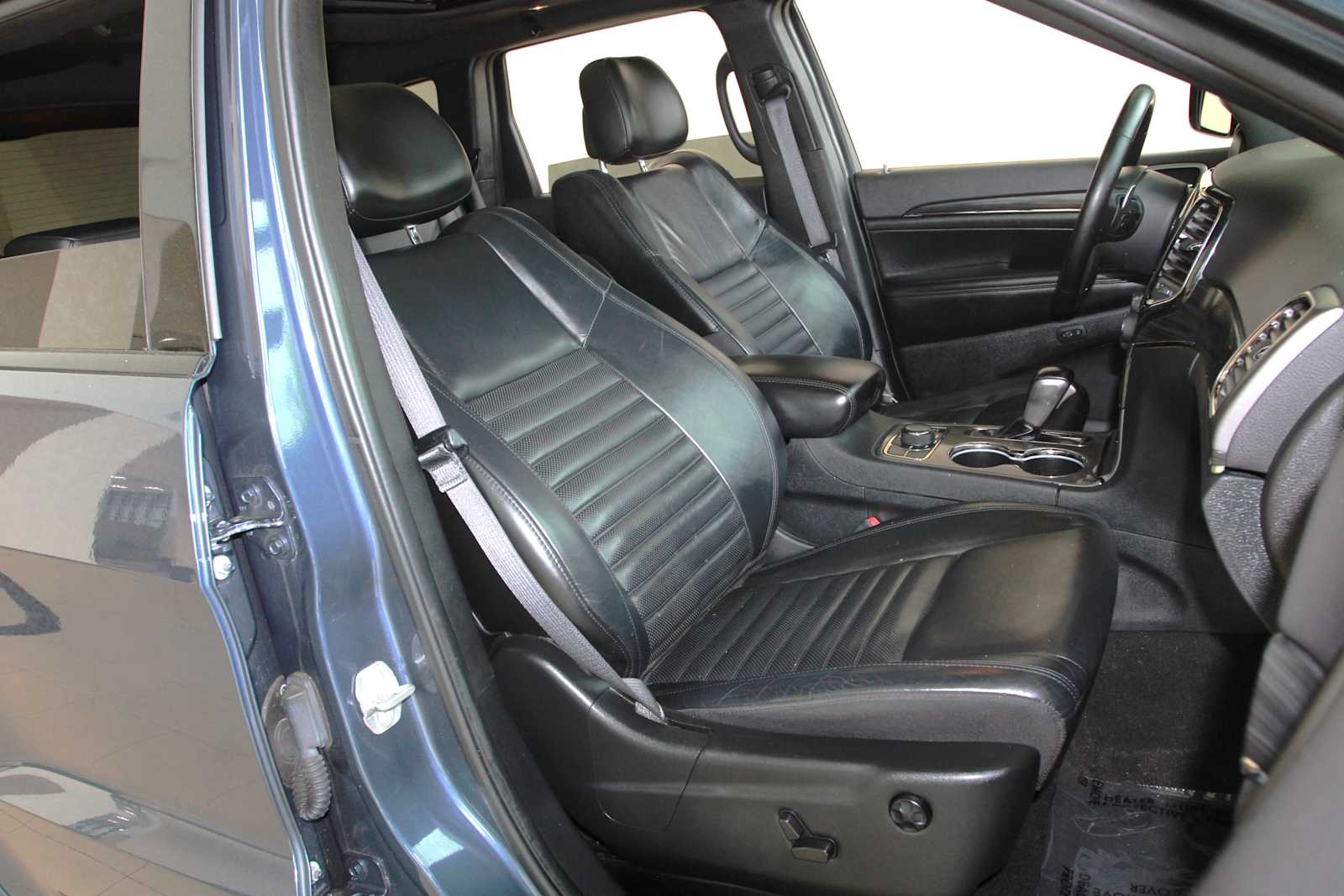 used 2021 Jeep Grand Cherokee car, priced at $21,497