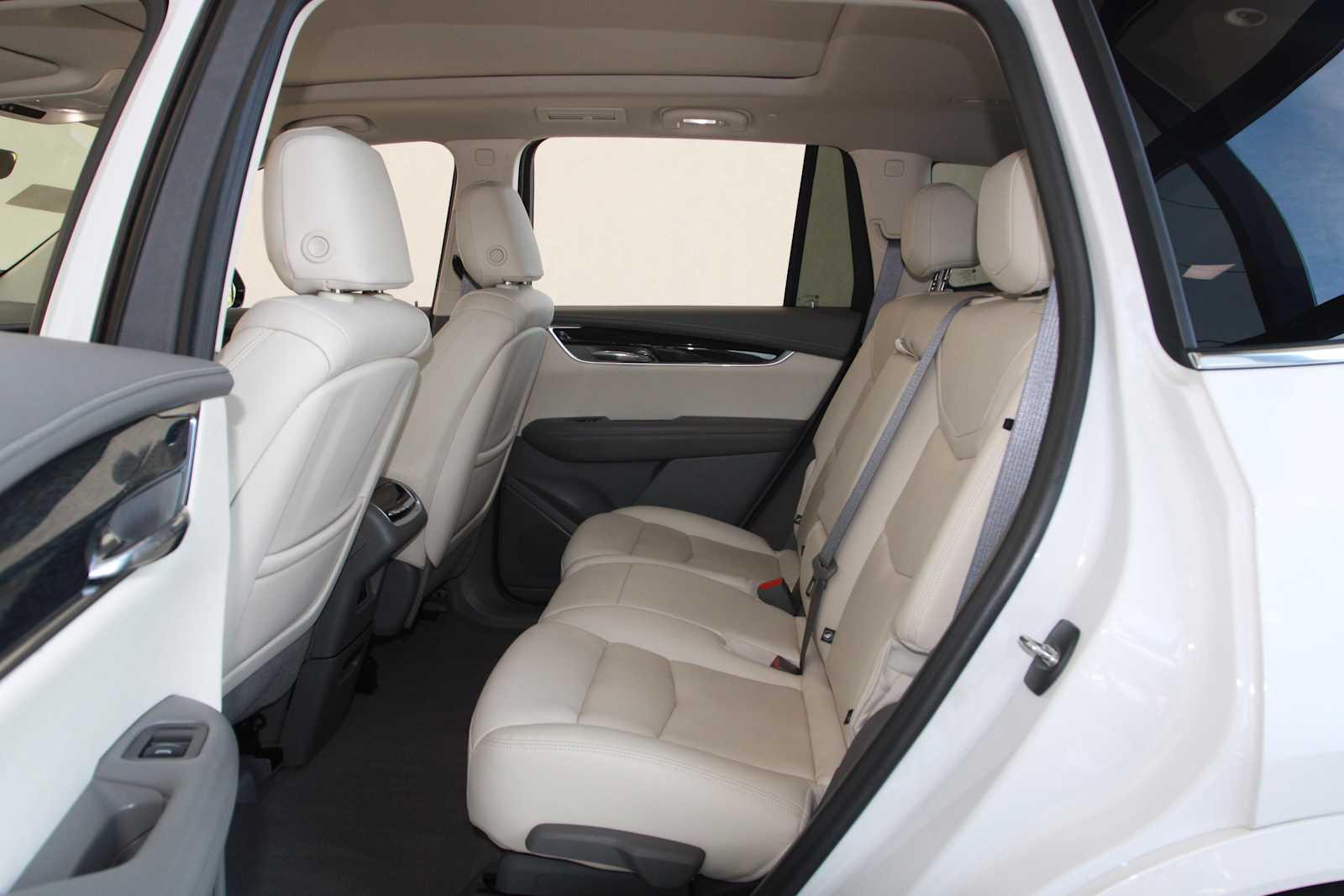 used 2022 Cadillac XT6 car, priced at $31,797