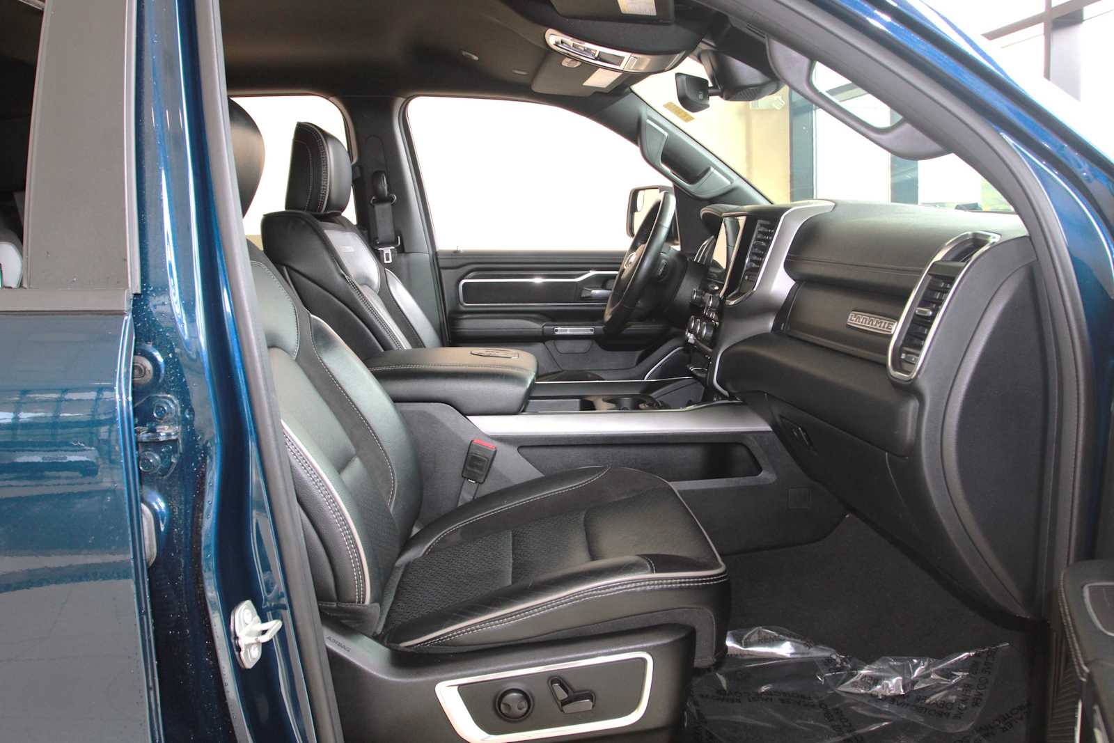 2024 RAM Ram 1500 Pickup Laramie - Photo 25