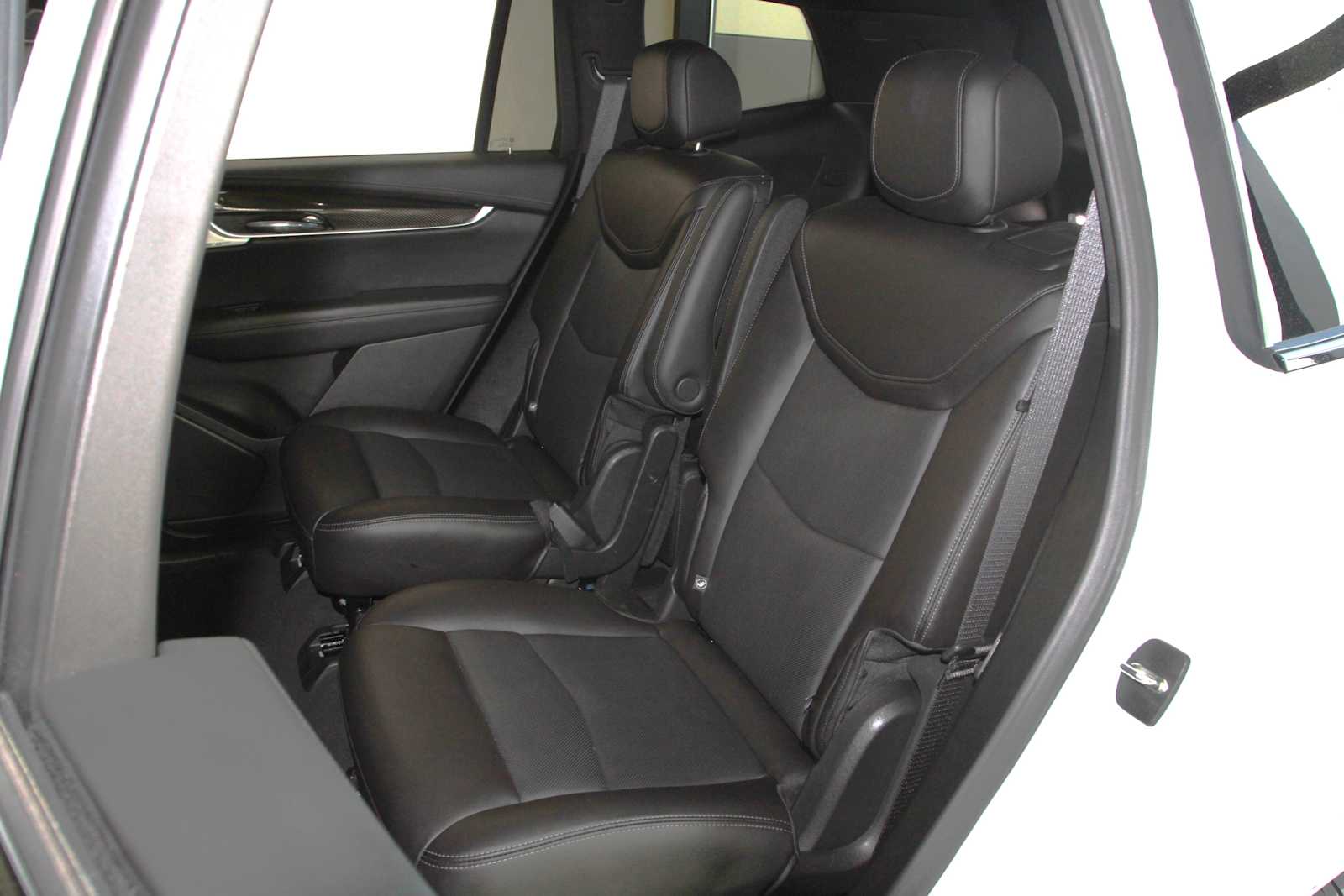 used 2023 Cadillac XT6 car, priced at $40,497