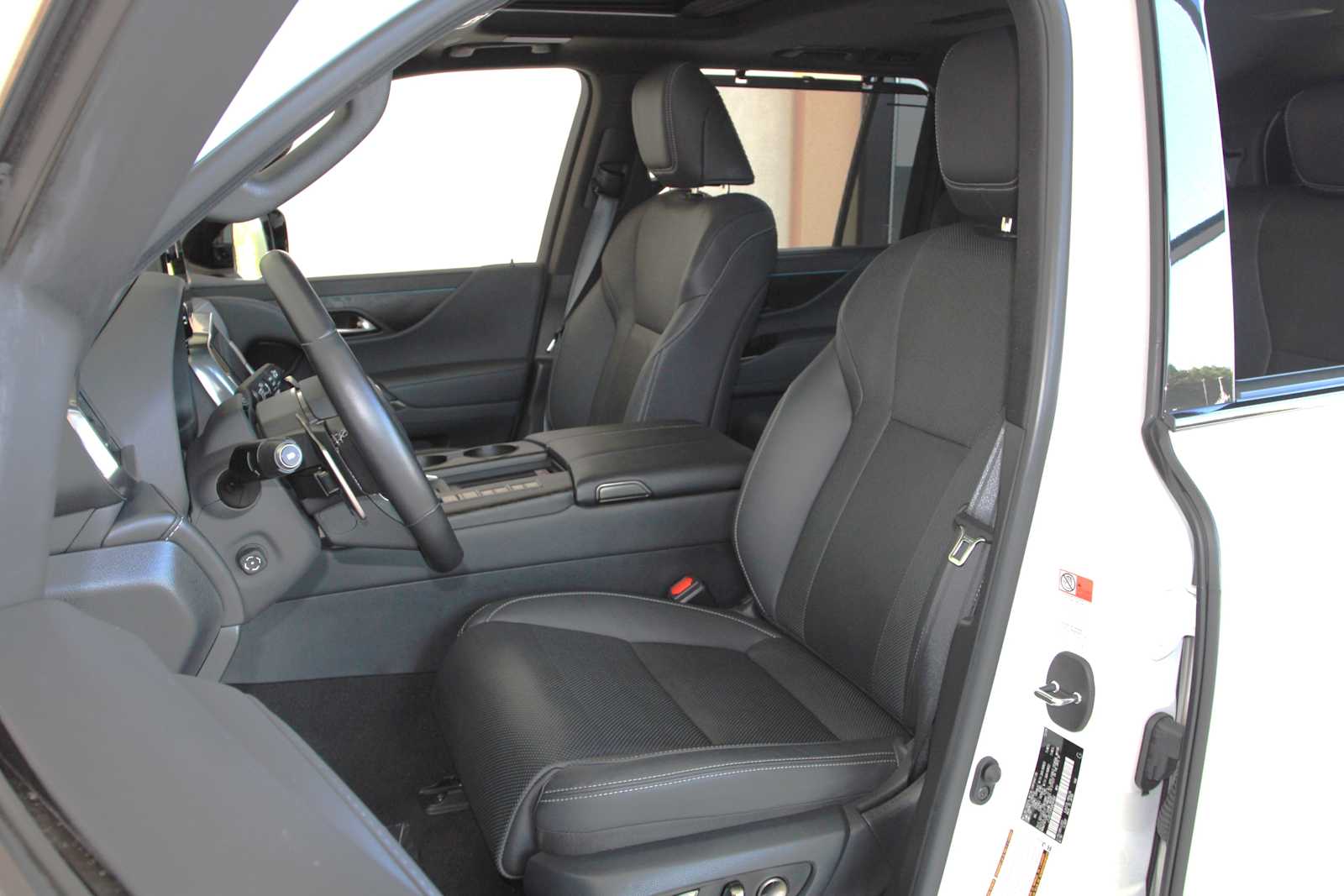 2025 Lexus LX Luxury - Photo 8