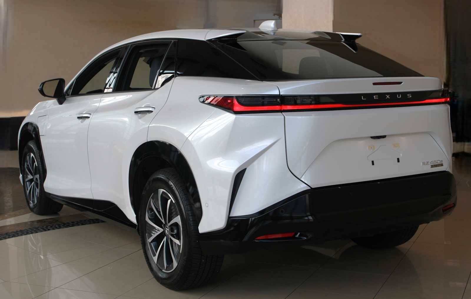2024 Lexus RZ 450e Premium photo 3