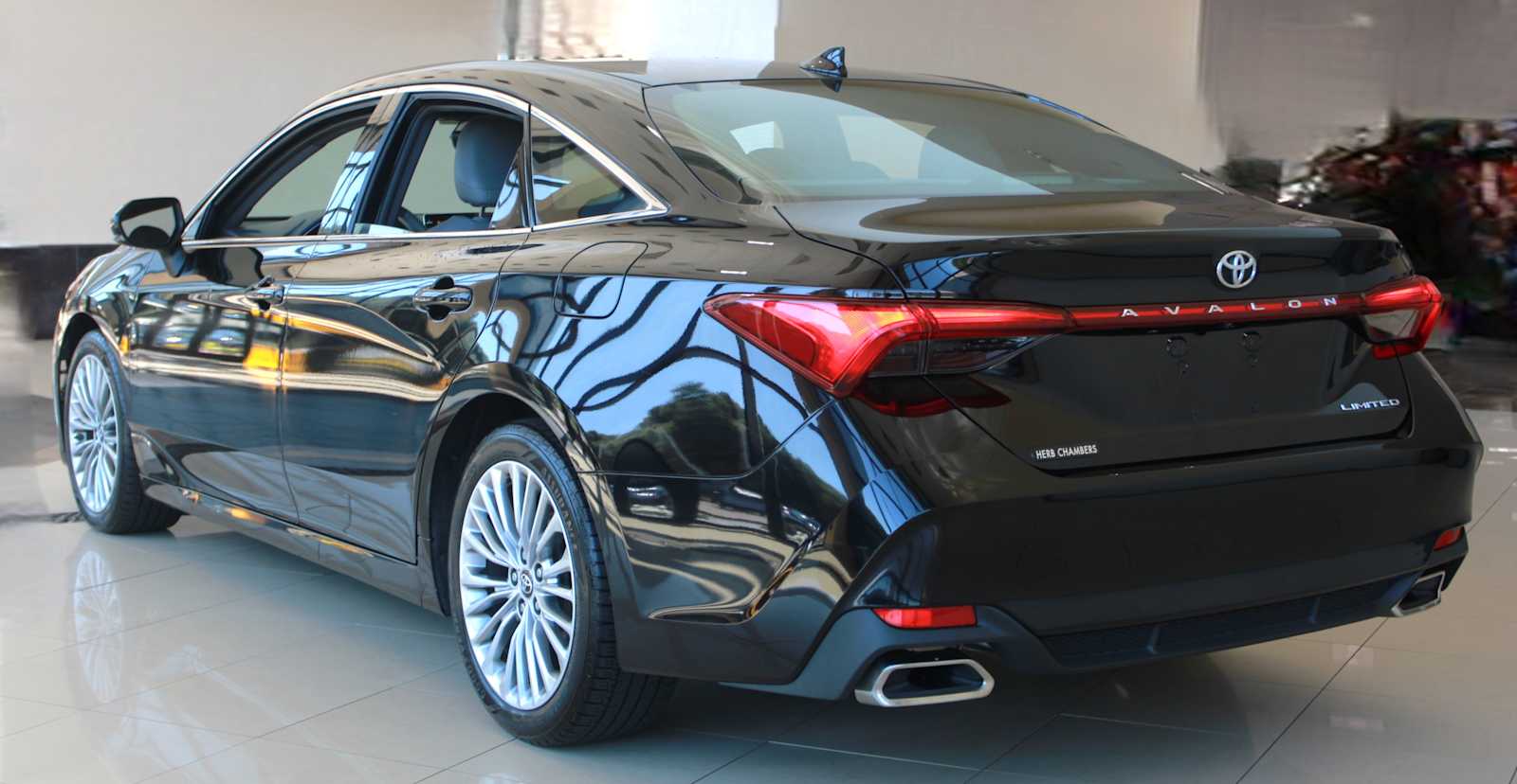 2019 Toyota Avalon Limited photo 3