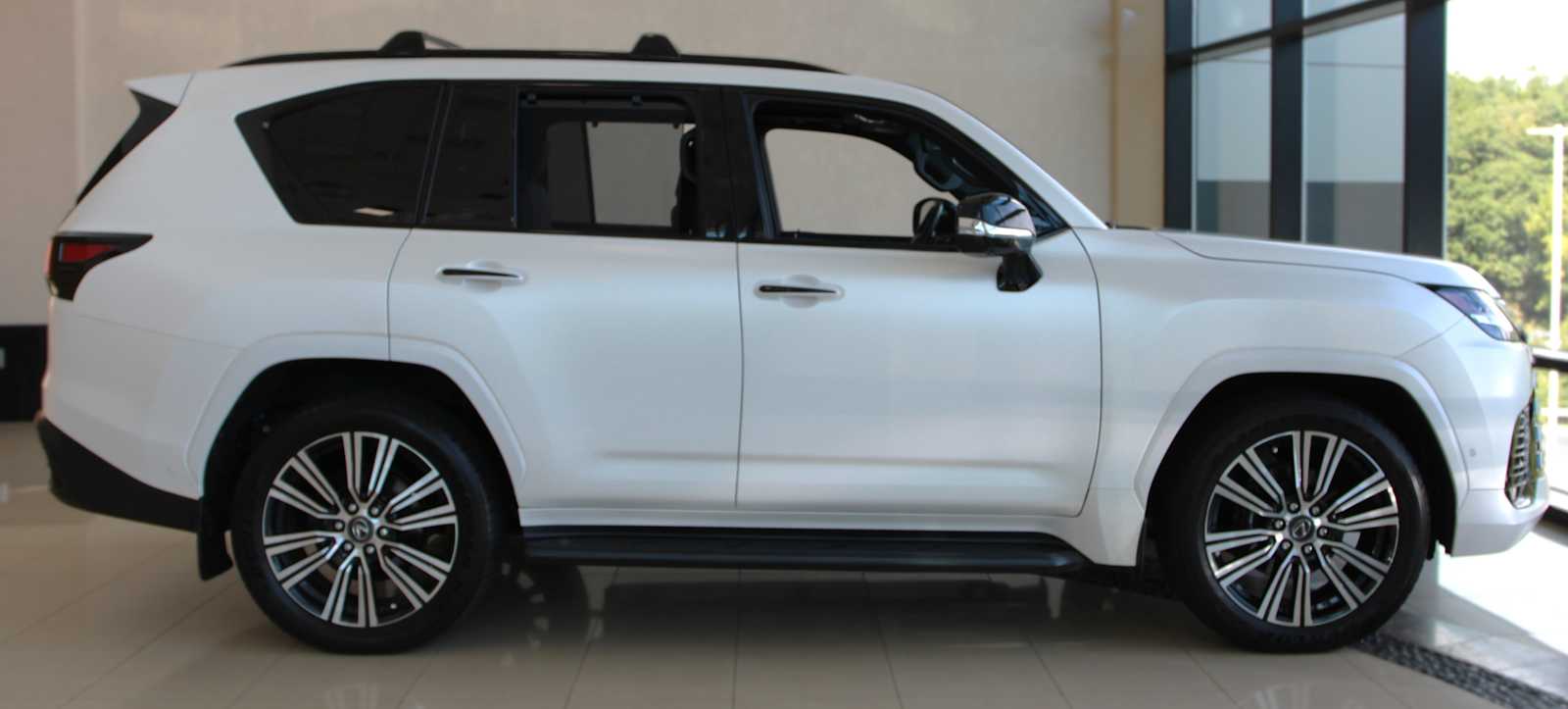 2025 Lexus LX Luxury - Photo 13