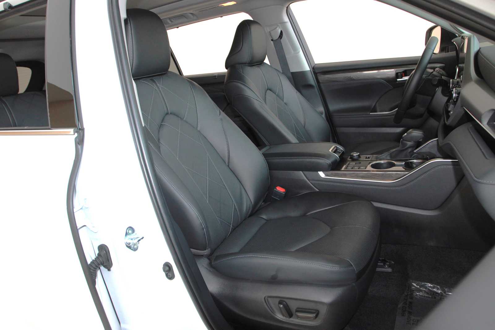 used 2025 Toyota Highlander car, priced at $50,497