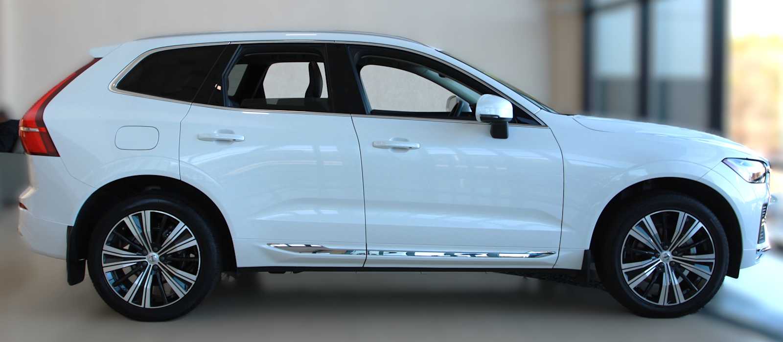used 2022 Volvo XC60 car, priced at $31,097