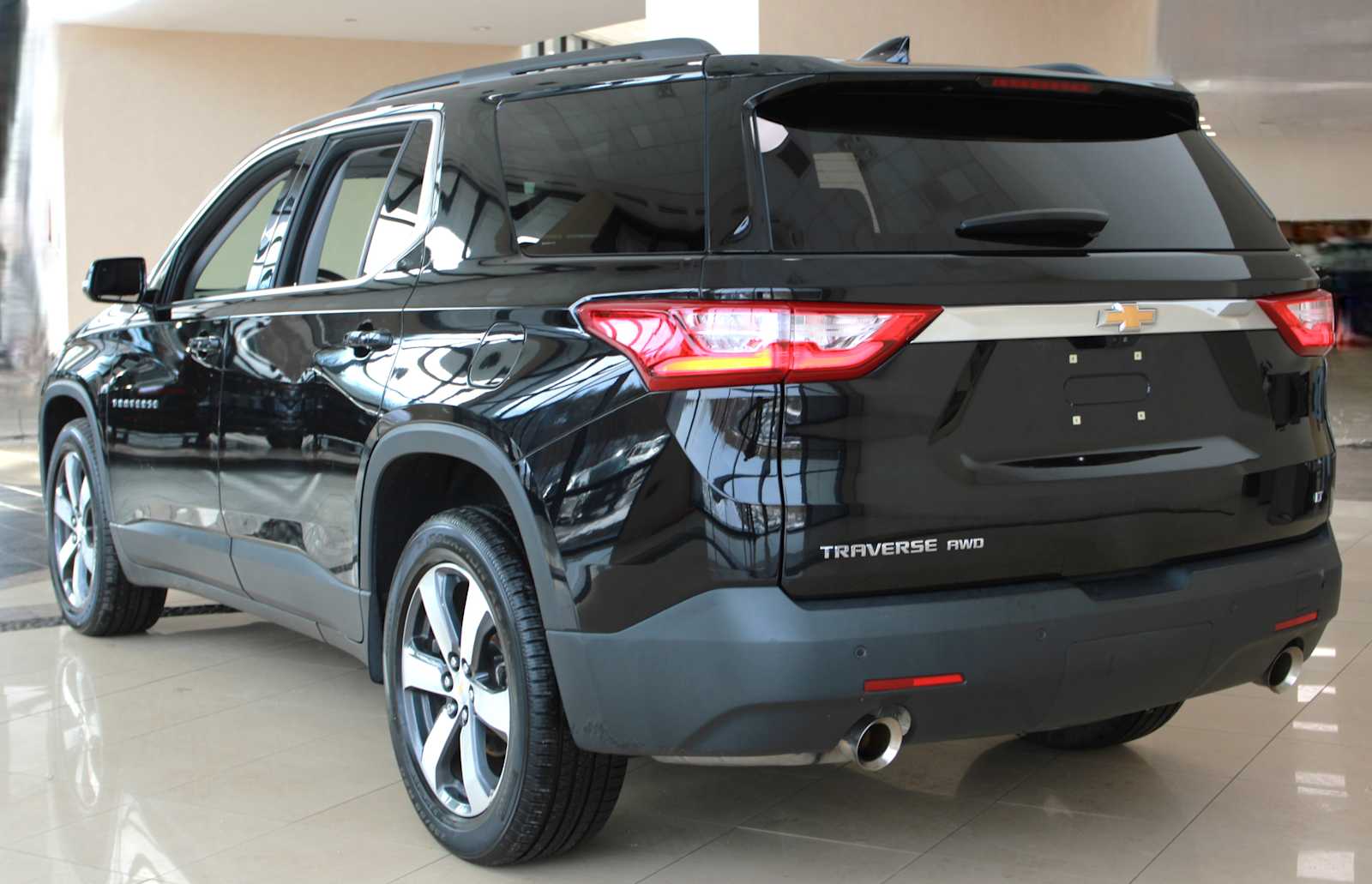 used 2019 Chevrolet Traverse car, priced at $17,497