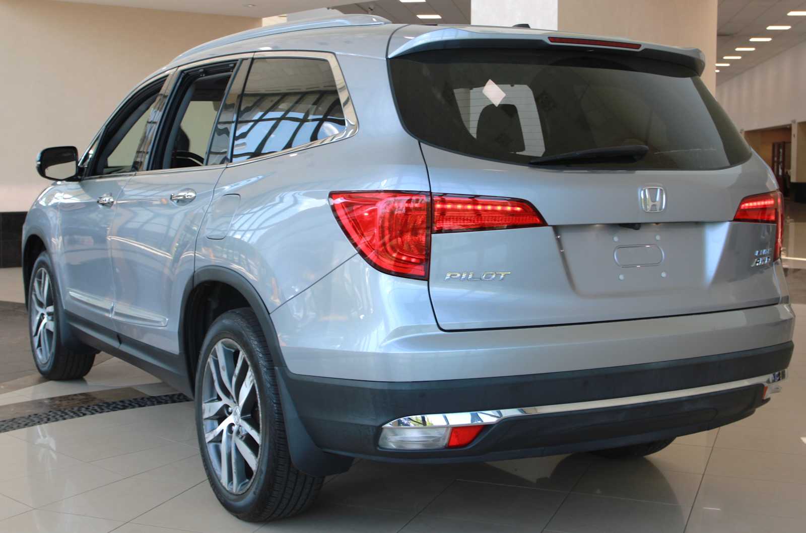 used 2016 Honda Pilot car, priced at $21,497