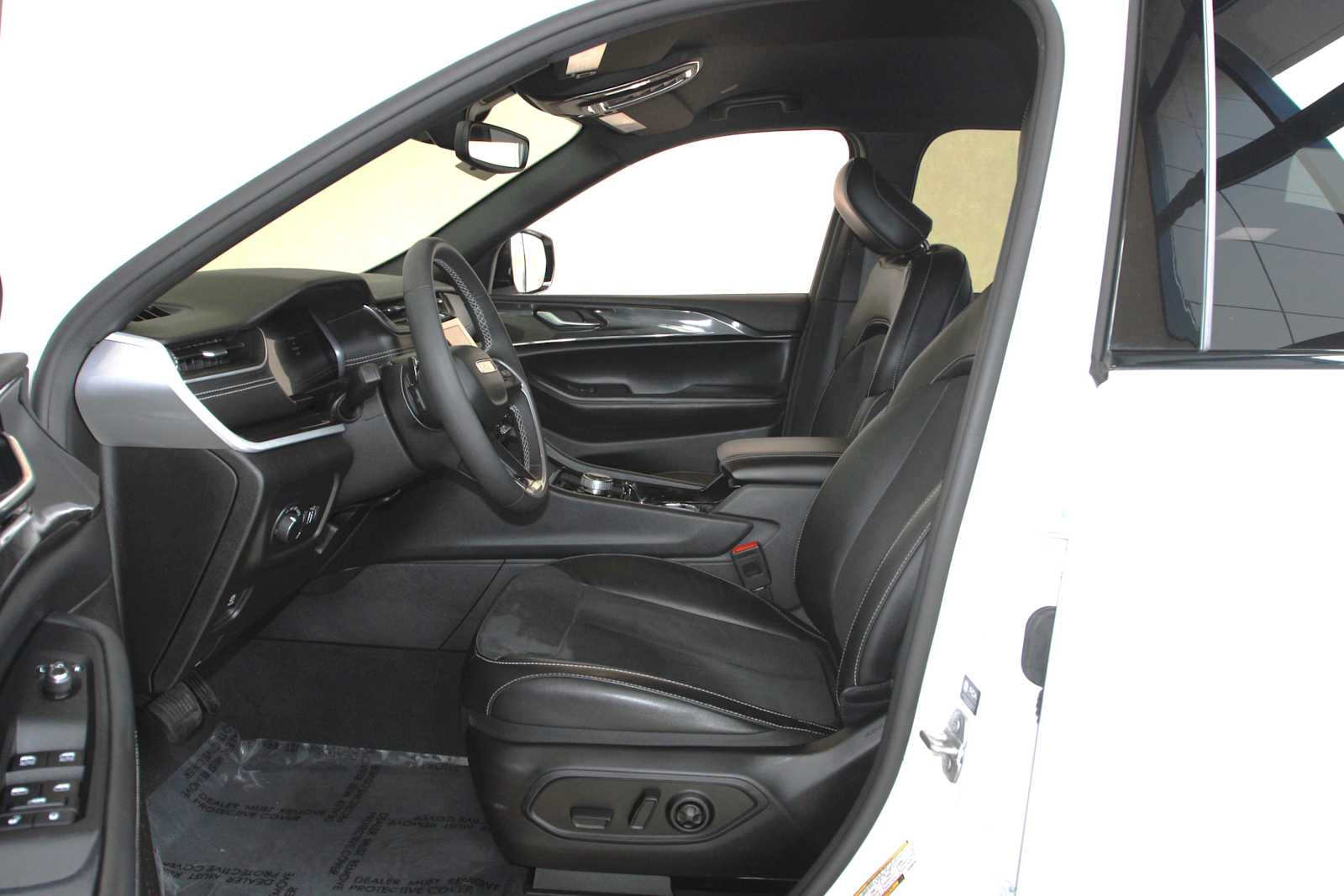 used 2023 Jeep Grand Cherokee car, priced at $30,497