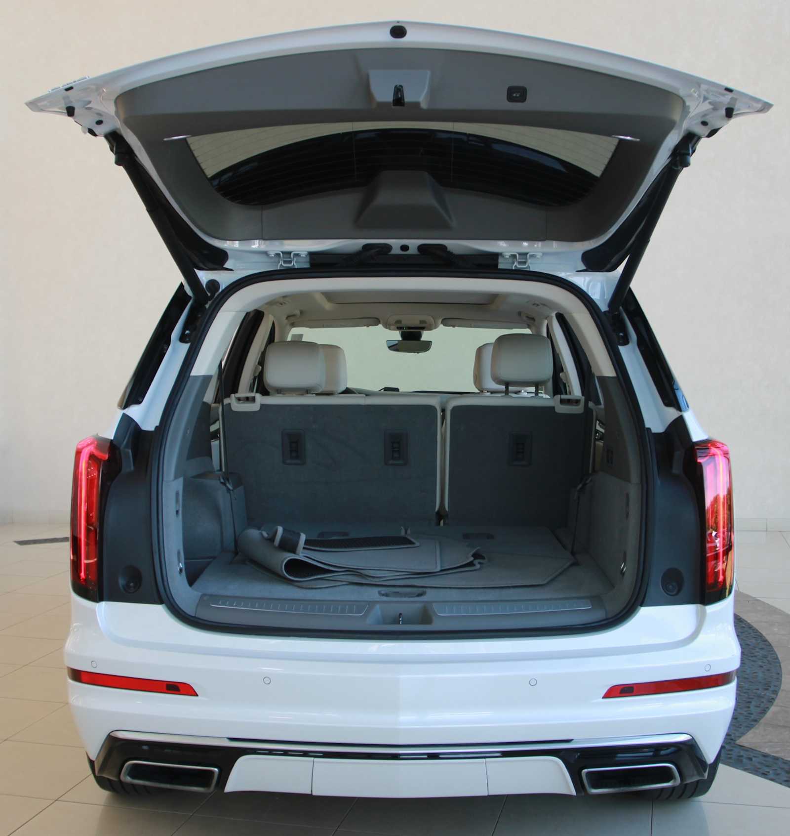 used 2022 Cadillac XT6 car, priced at $31,797