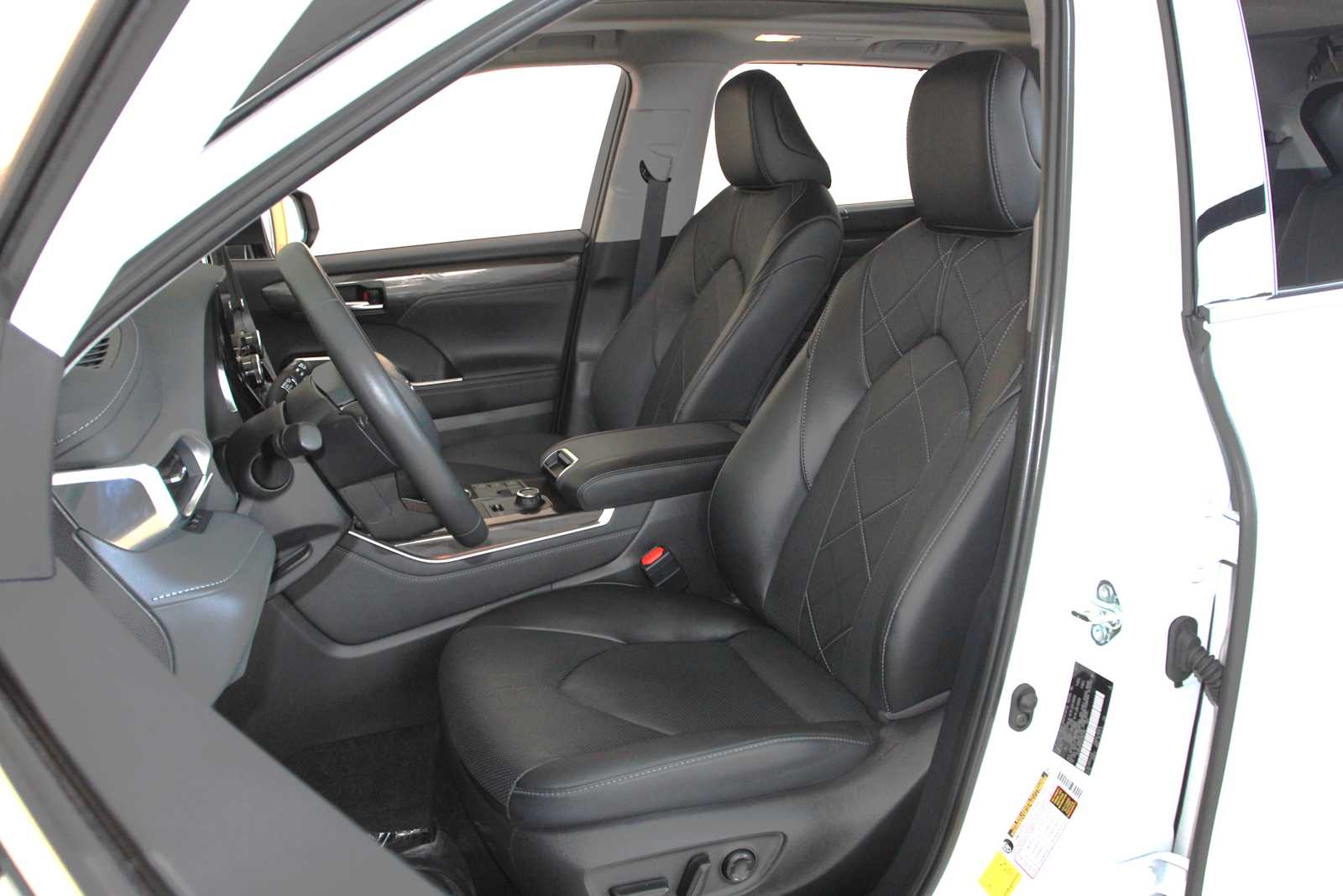 used 2025 Toyota Highlander car, priced at $50,497