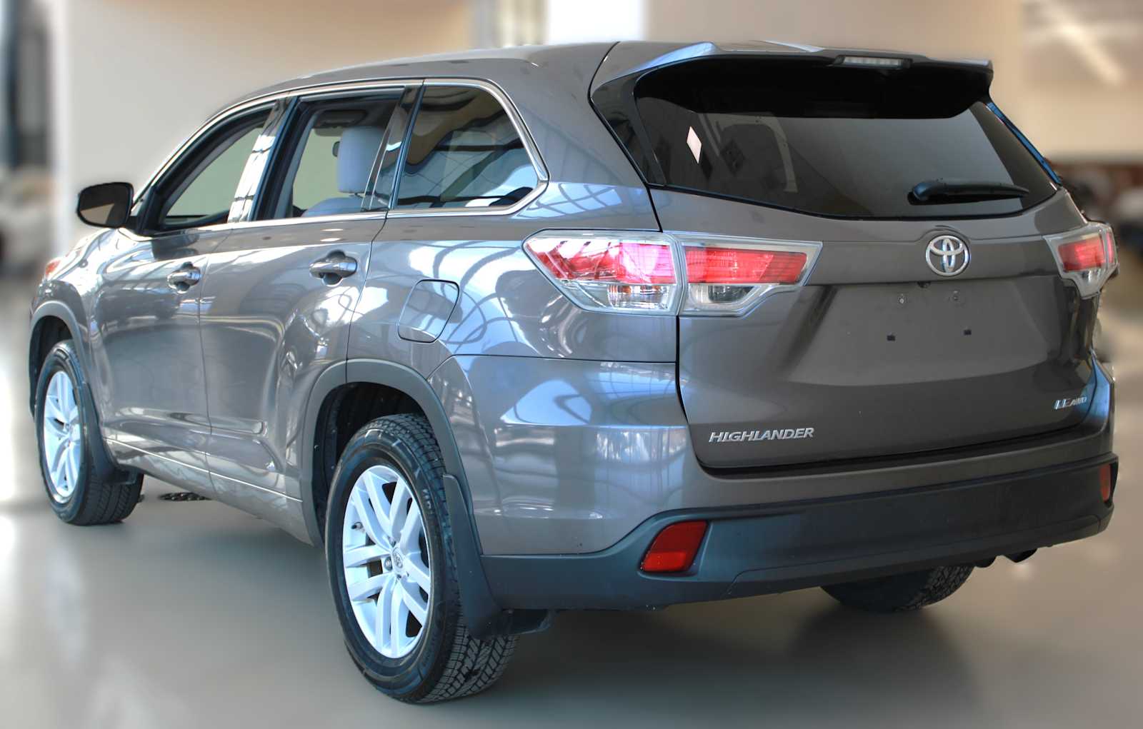 used 2015 Toyota Highlander car, priced at $18,197