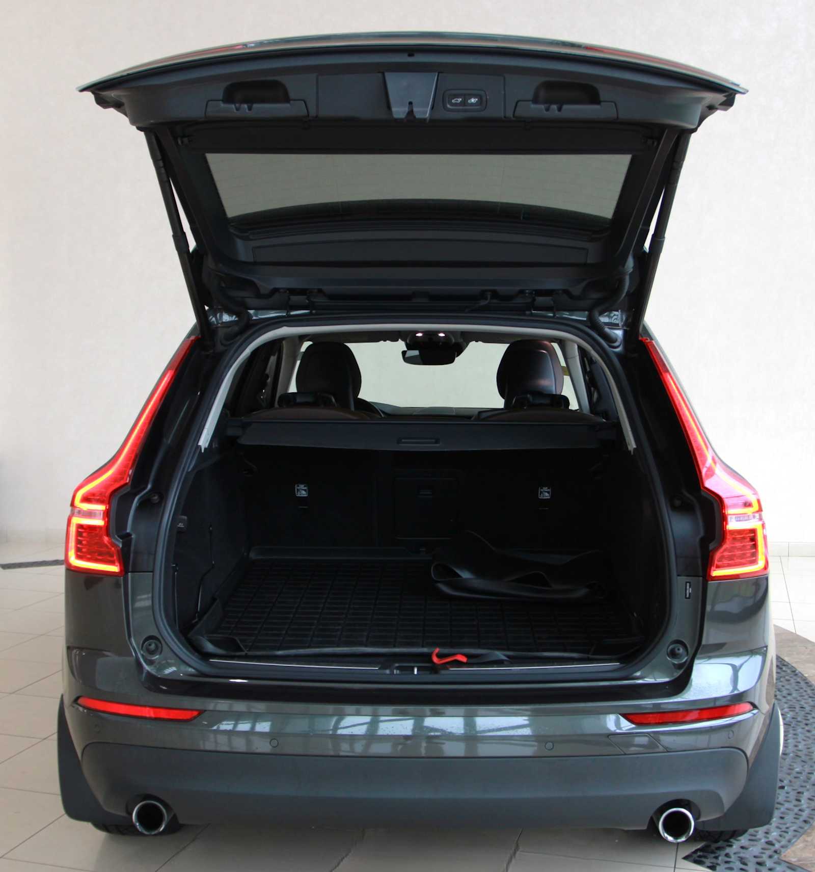 2018 Volvo XC60 Momentum photo 4