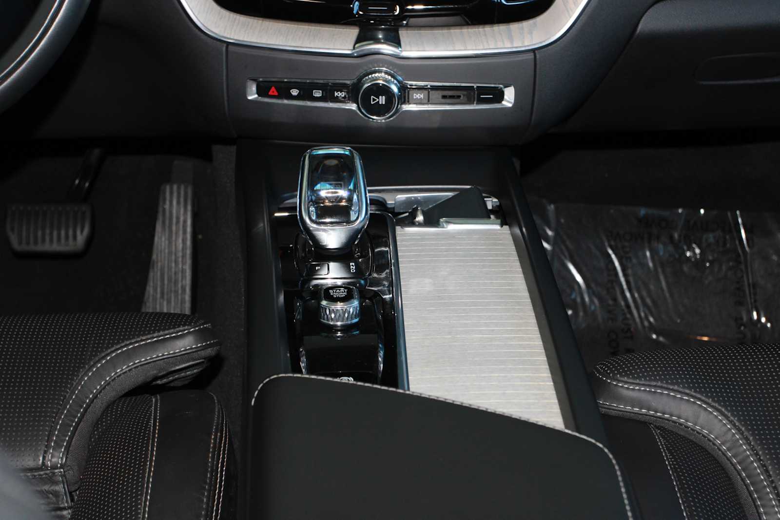 used 2022 Volvo XC60 car, priced at $31,097