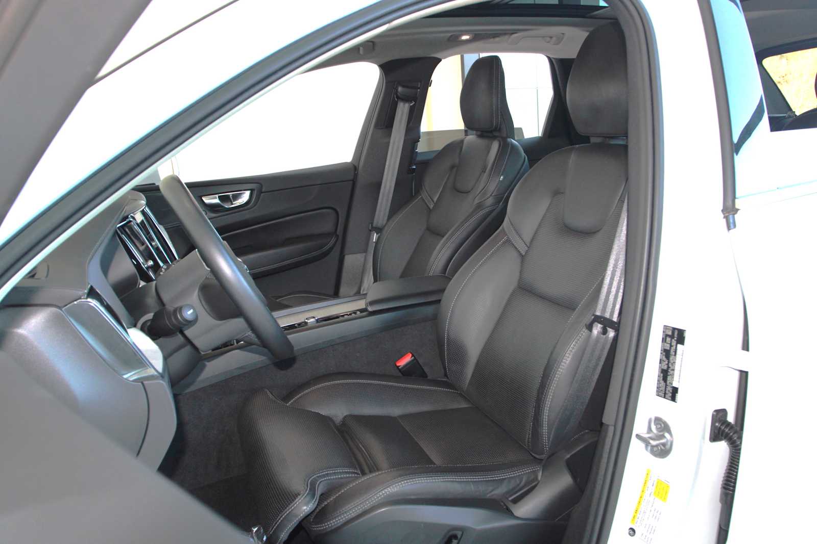 used 2022 Volvo XC60 car, priced at $31,097