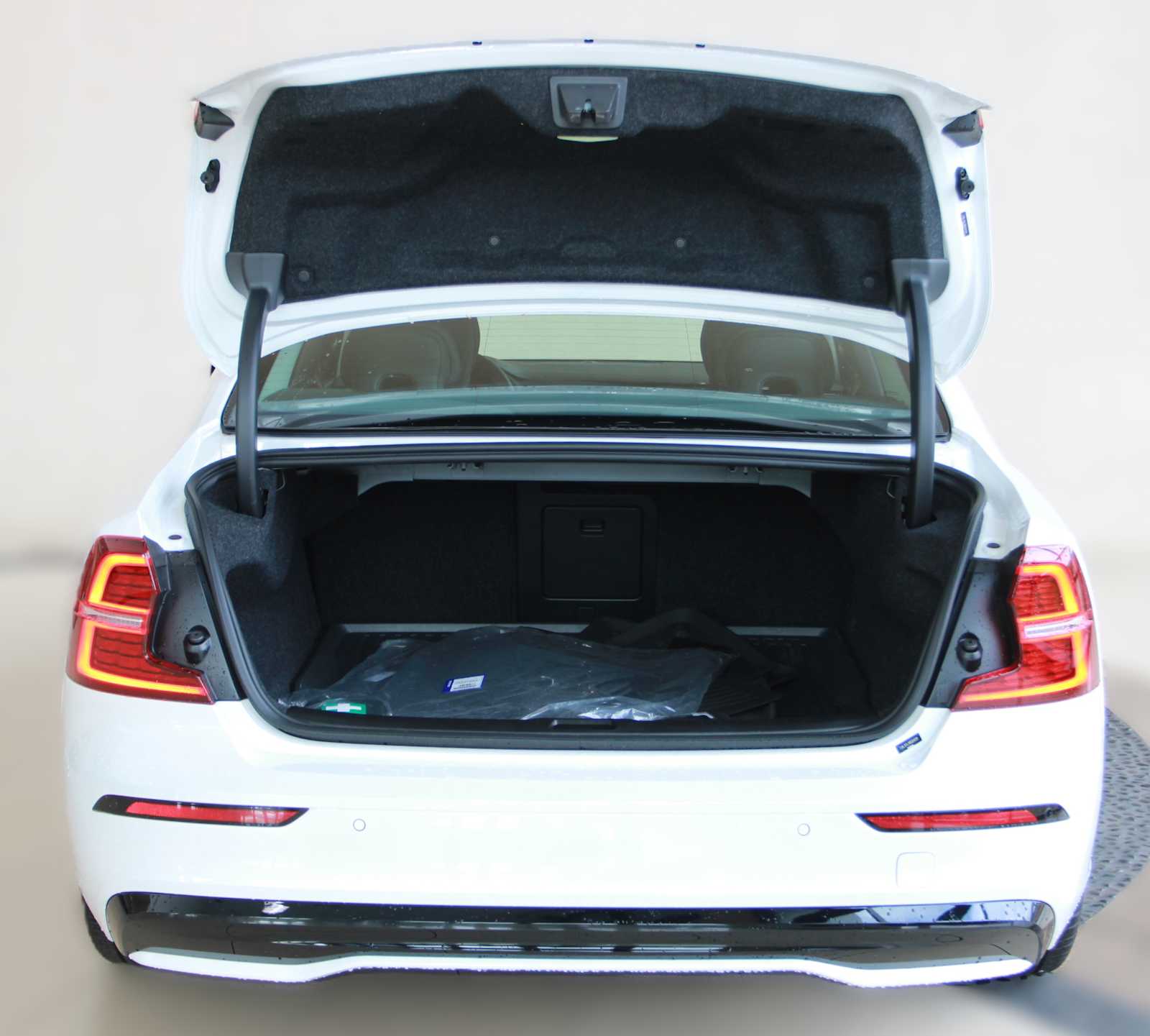 2024 Volvo S60 B5 Plus photo 4