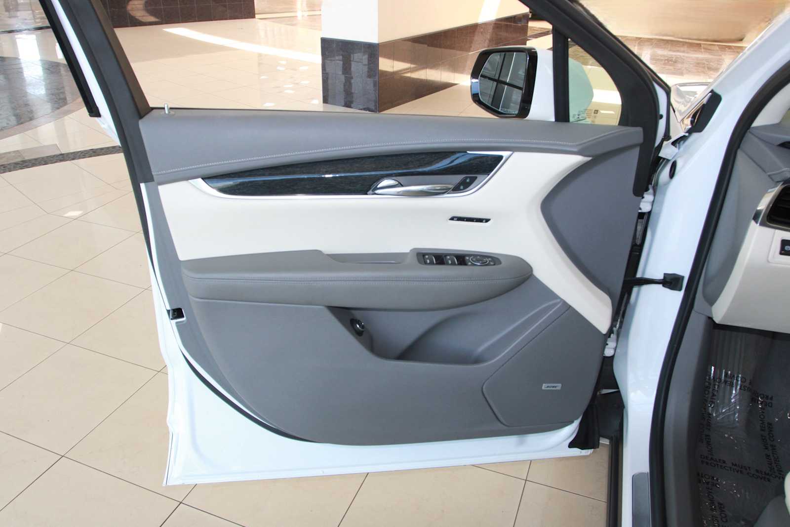 used 2022 Cadillac XT6 car, priced at $31,797