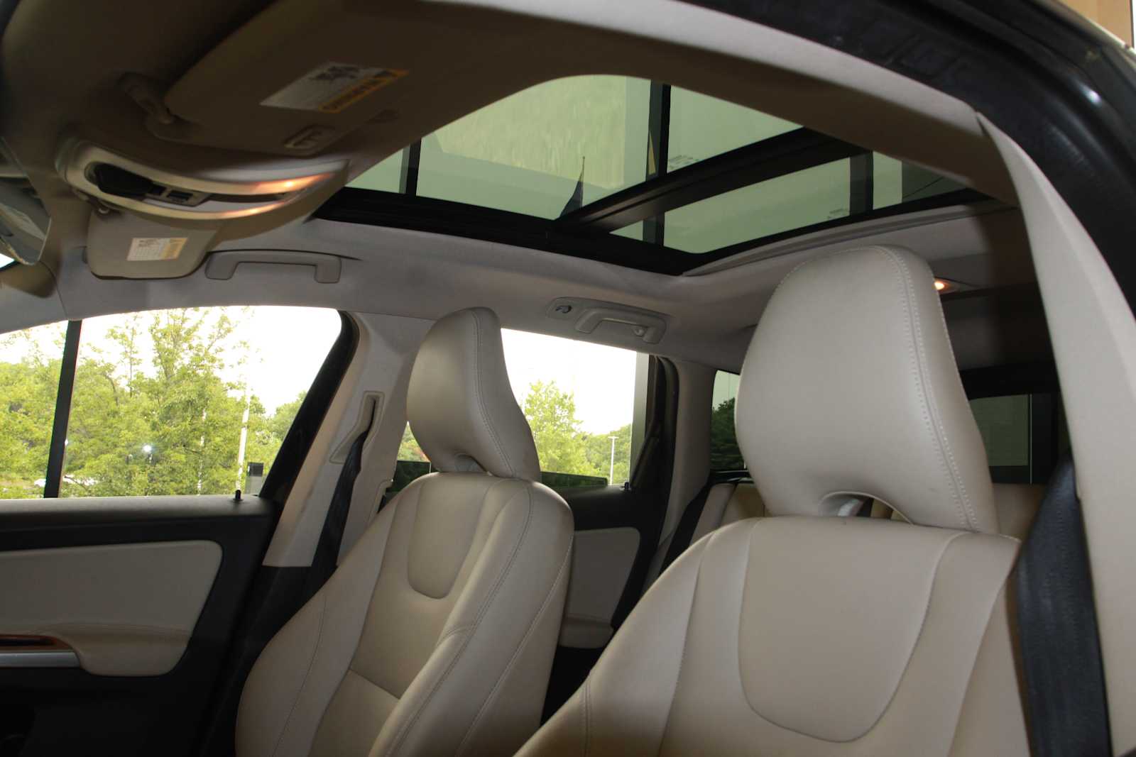2017 Volvo XC60 16