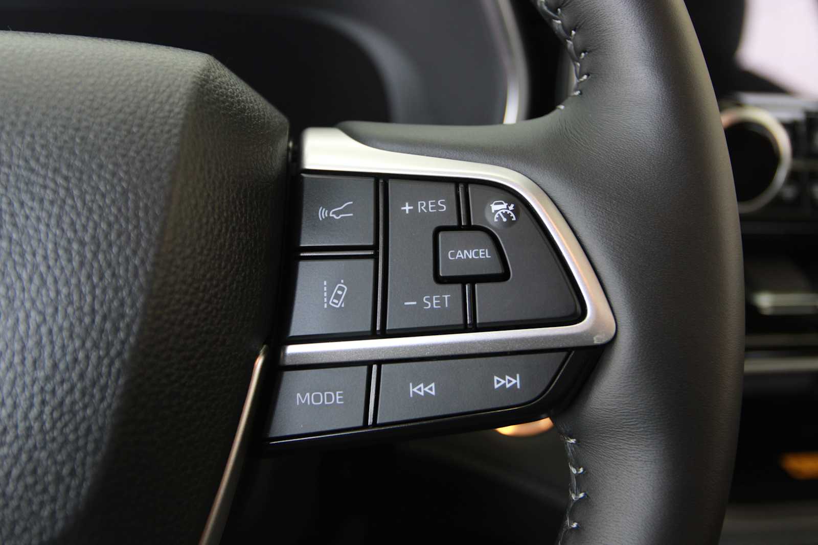 used 2025 Toyota Highlander car, priced at $50,497