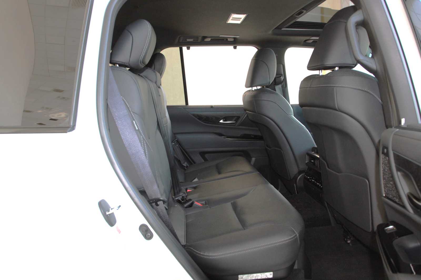 2025 Lexus LX Luxury - Photo 30