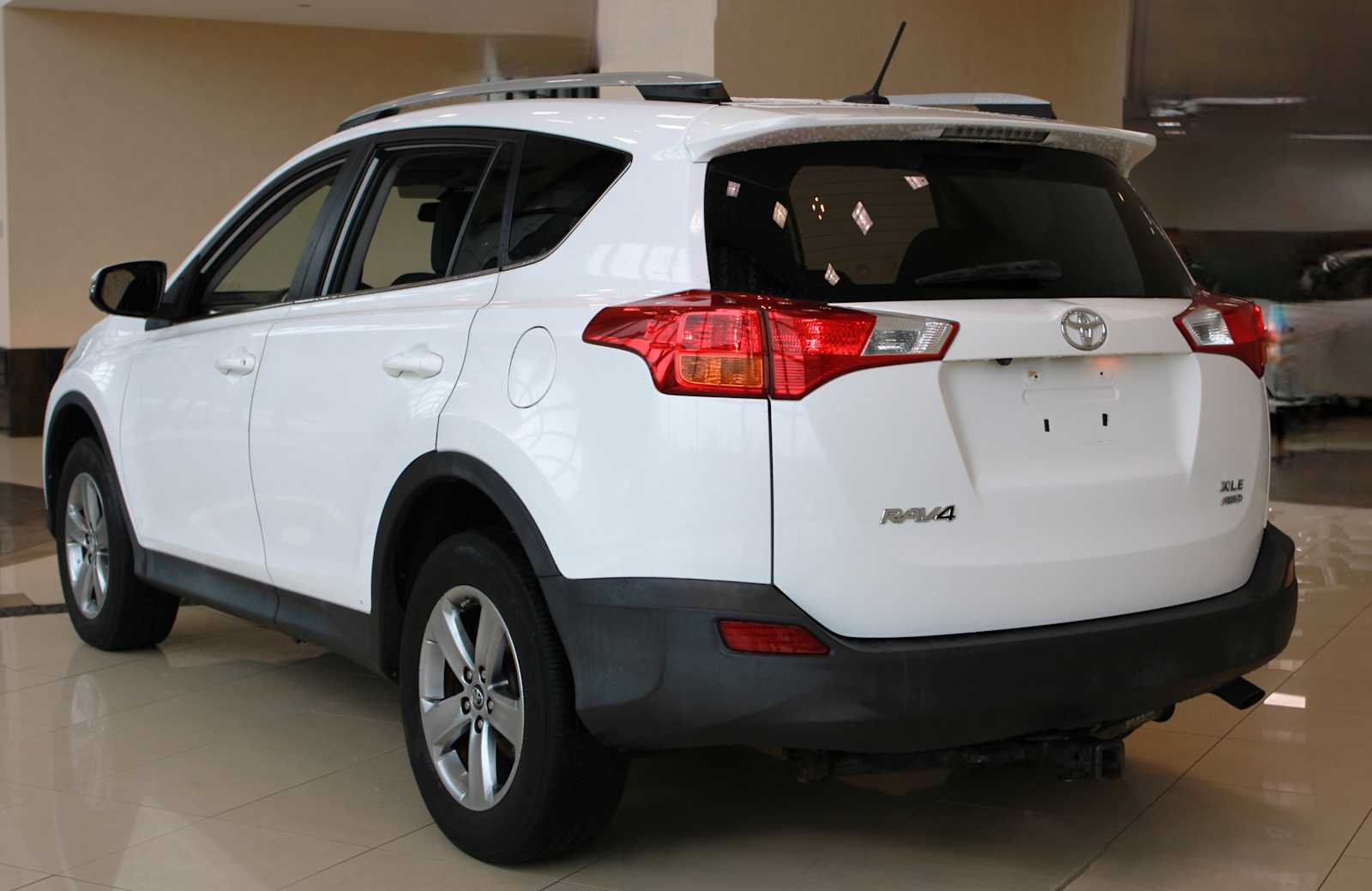 2015 Toyota RAV4 XLE photo 3