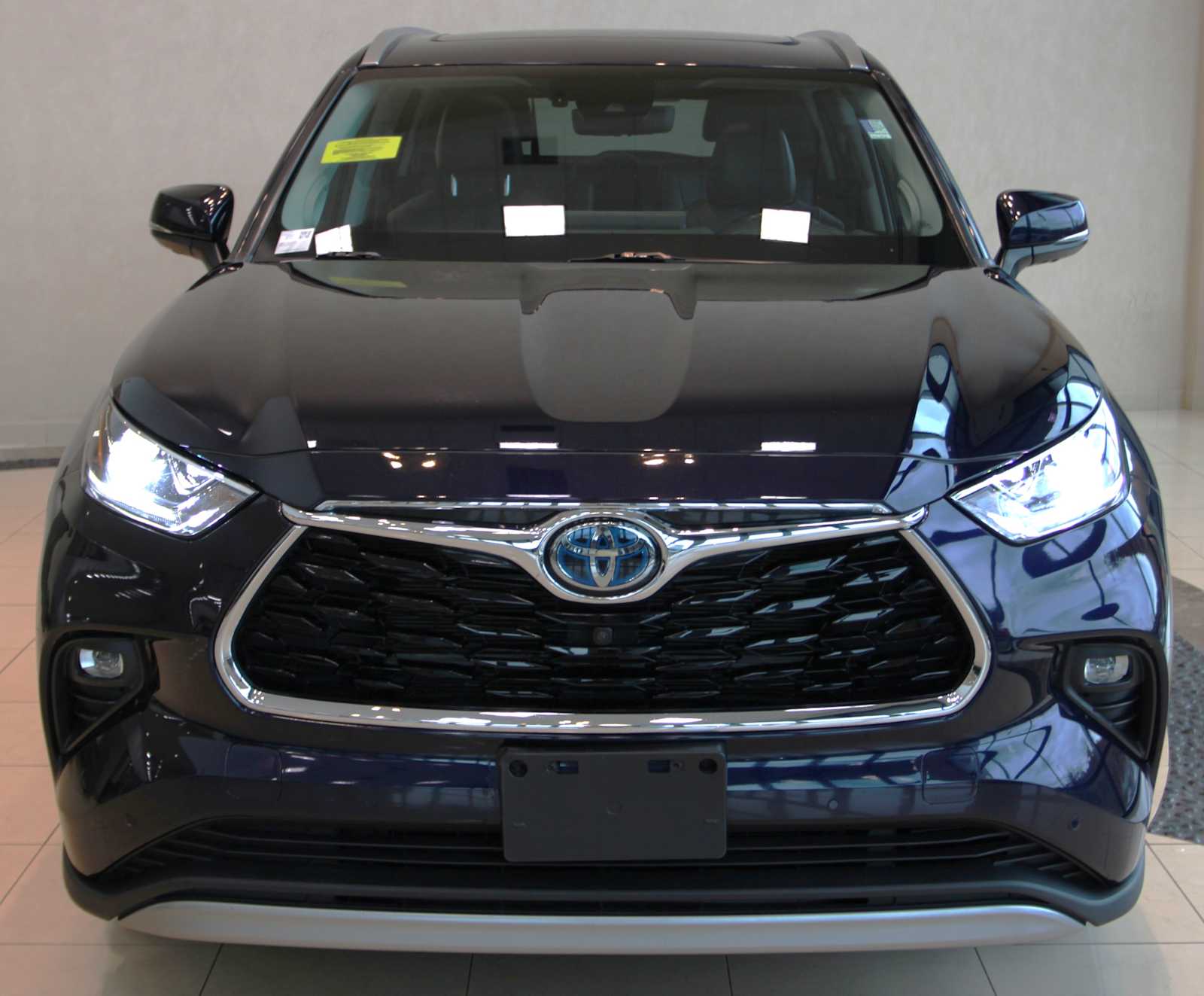 2021 Toyota Highlander Hybrid Platinum photo 2